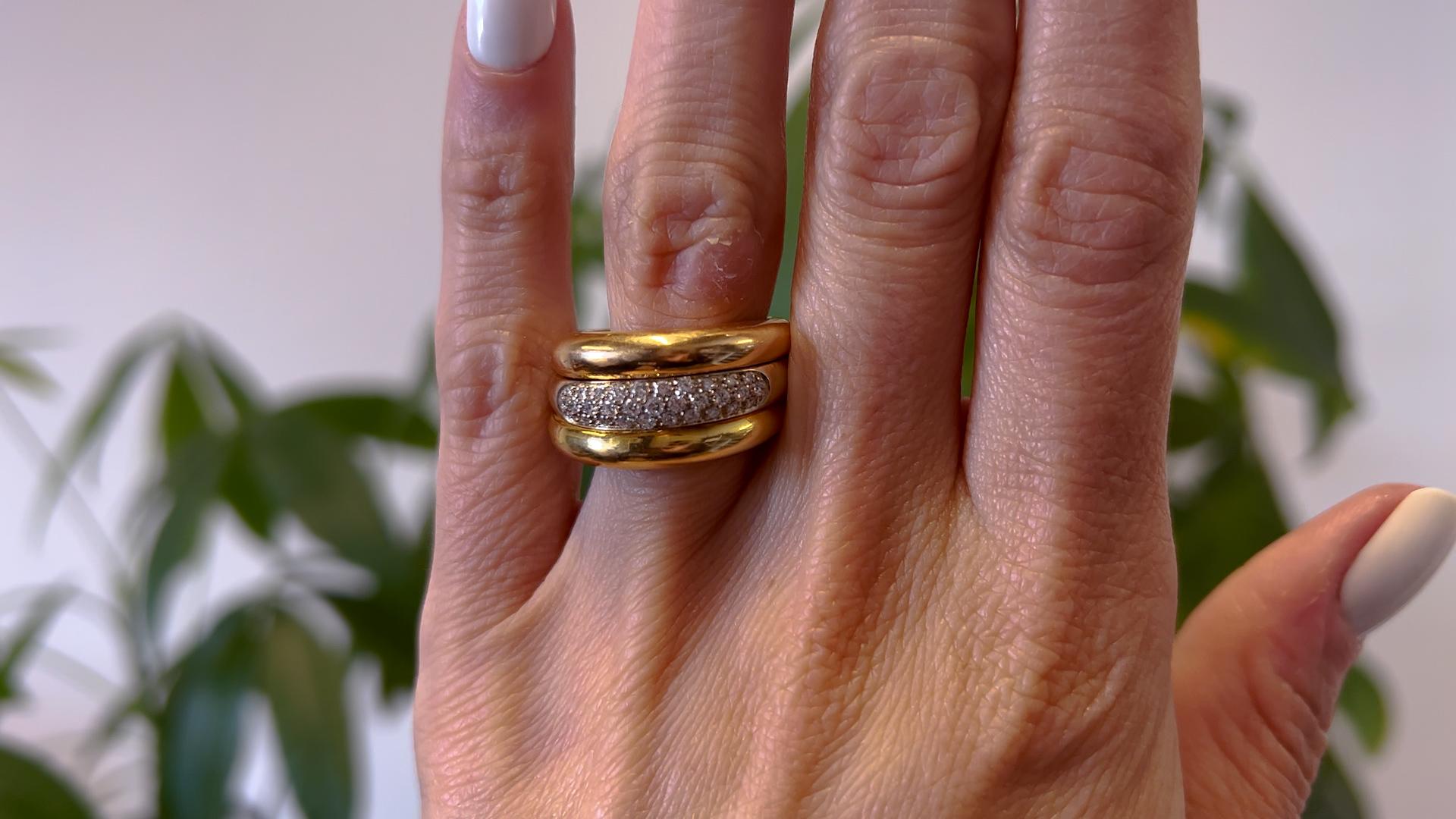 Stapelbarer Vintage Cartier Tri Goldring mit Diamanten (Brillantschliff)