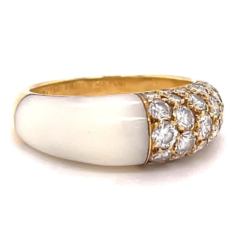 Round Cut Vintage Cartier Diamond White Coral 18 Karat Gold Ring