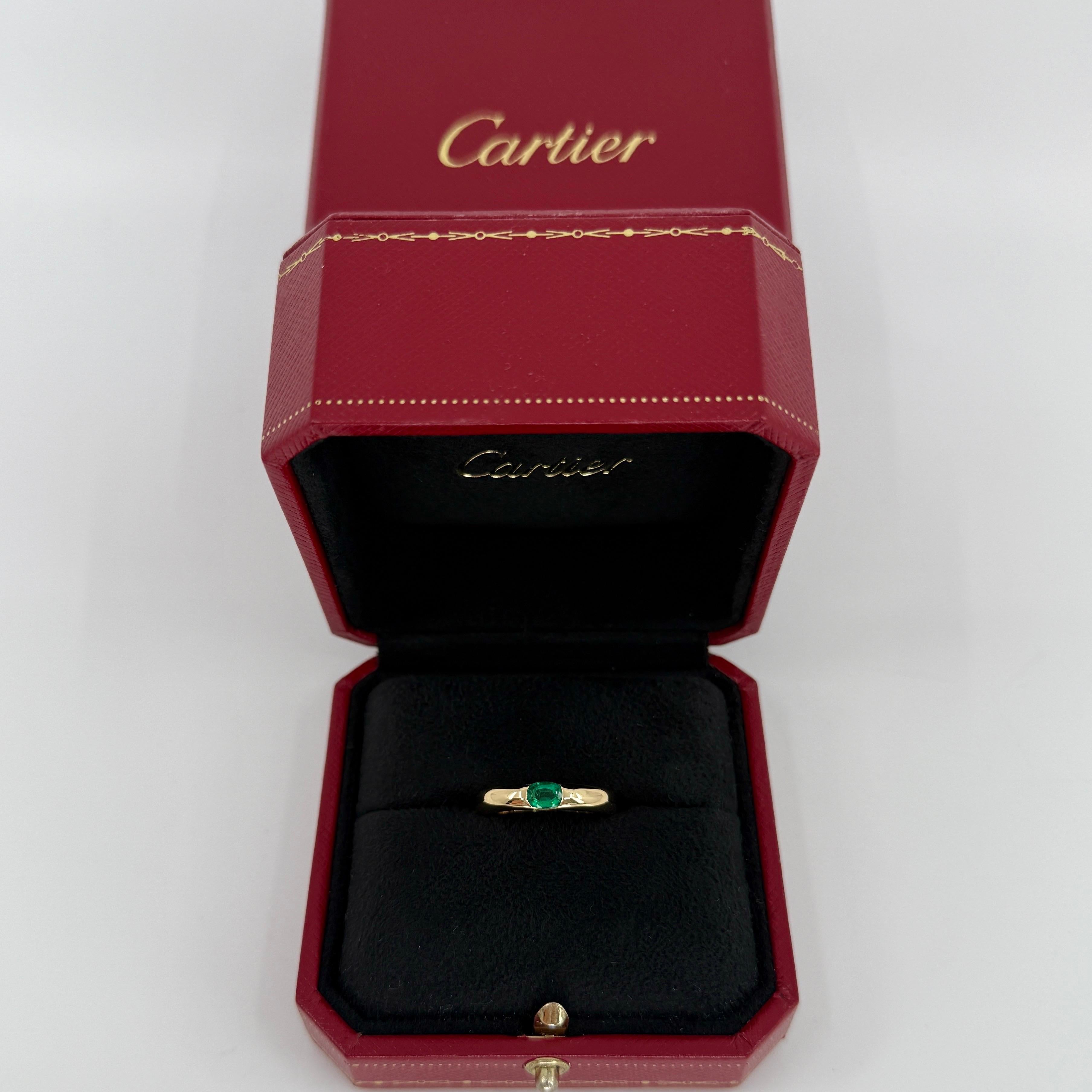 Vintage Cartier Vivid Green Emerald 18k Yellow Gold Solitaire Ring.

Superbe bague Cartier en or jaune sertie d'une fine émeraude vert vif. Les maisons de haute joaillerie comme Cartier n'utilisent que les pierres les plus fines et cette émeraude ne