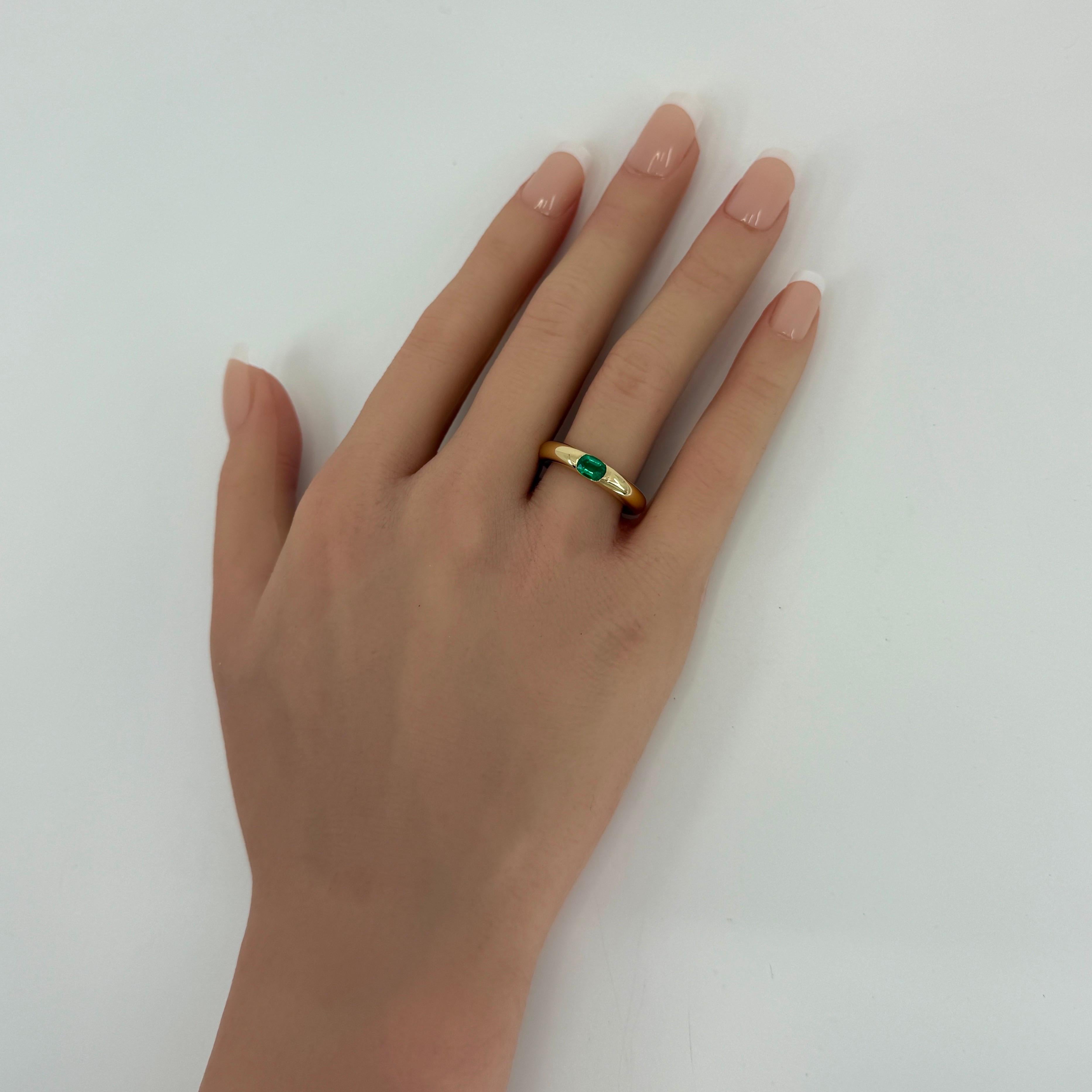 Vintage Cartier Emerald Vivid Green Ellipse 18k Yellow Gold Solitaire Ring 51 Excellent état - En vente à Birmingham, GB