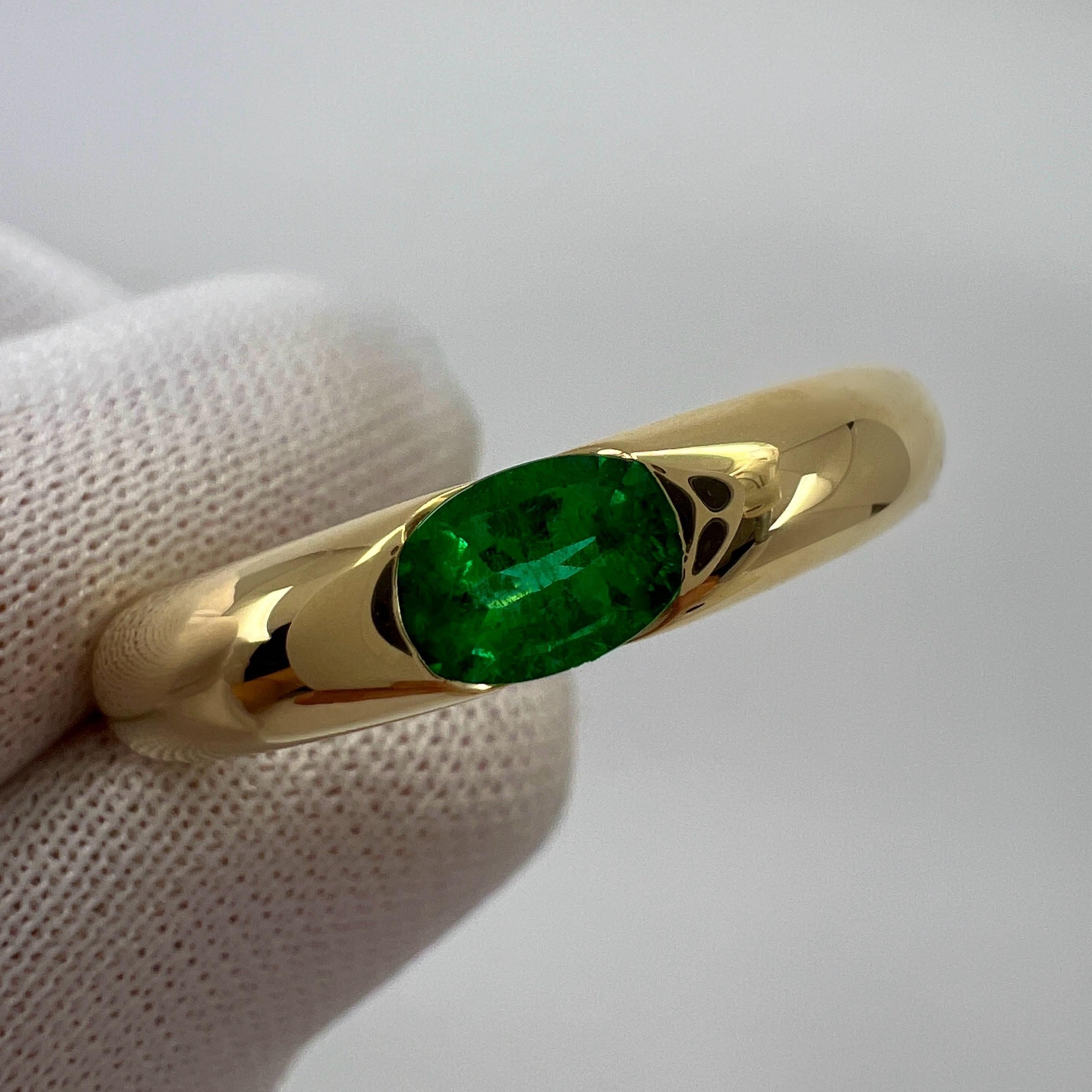 Women's or Men's Vintage Cartier Emerald Vivid Green Ellipse 18k Yellow Gold Solitaire Ring 51 