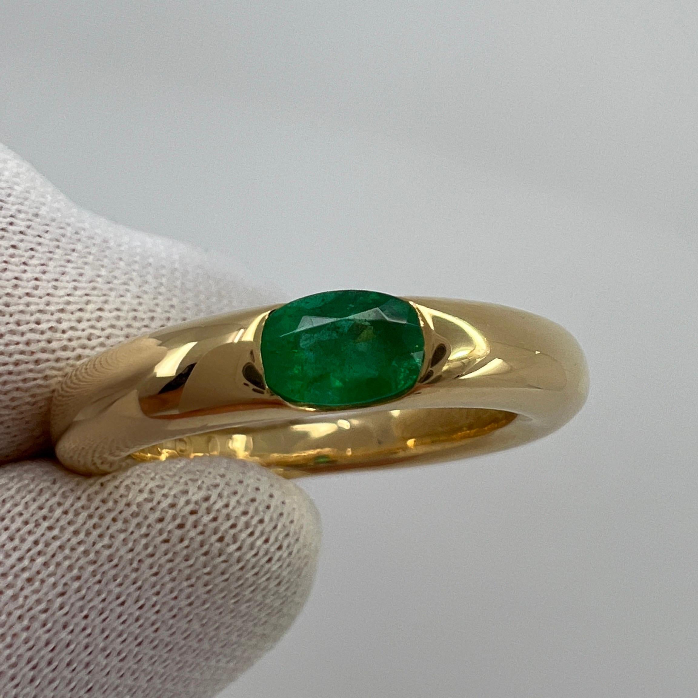 Anillo solitario vintage Cartier de esmeralda verde viva de oro amarillo de 18 quilates.

Impresionante anillo Cartier de oro amarillo engastado con una fina esmeralda verde vivo. Las casas de alta joyería como Cartier sólo utilizan las piedras