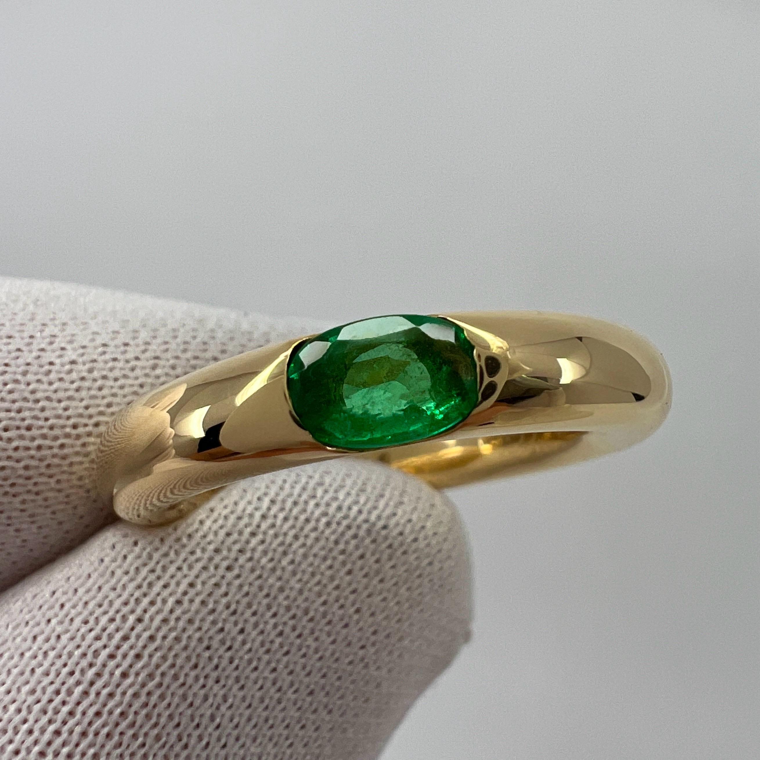 Vintage Cartier Vivid Green Emerald 18k Yellow Gold Solitaire Ring.

Superbe bague Cartier en or jaune sertie d'une fine émeraude vert vif. Les maisons de haute joaillerie comme Cartier n'utilisent que les pierres les plus fines et cette émeraude ne