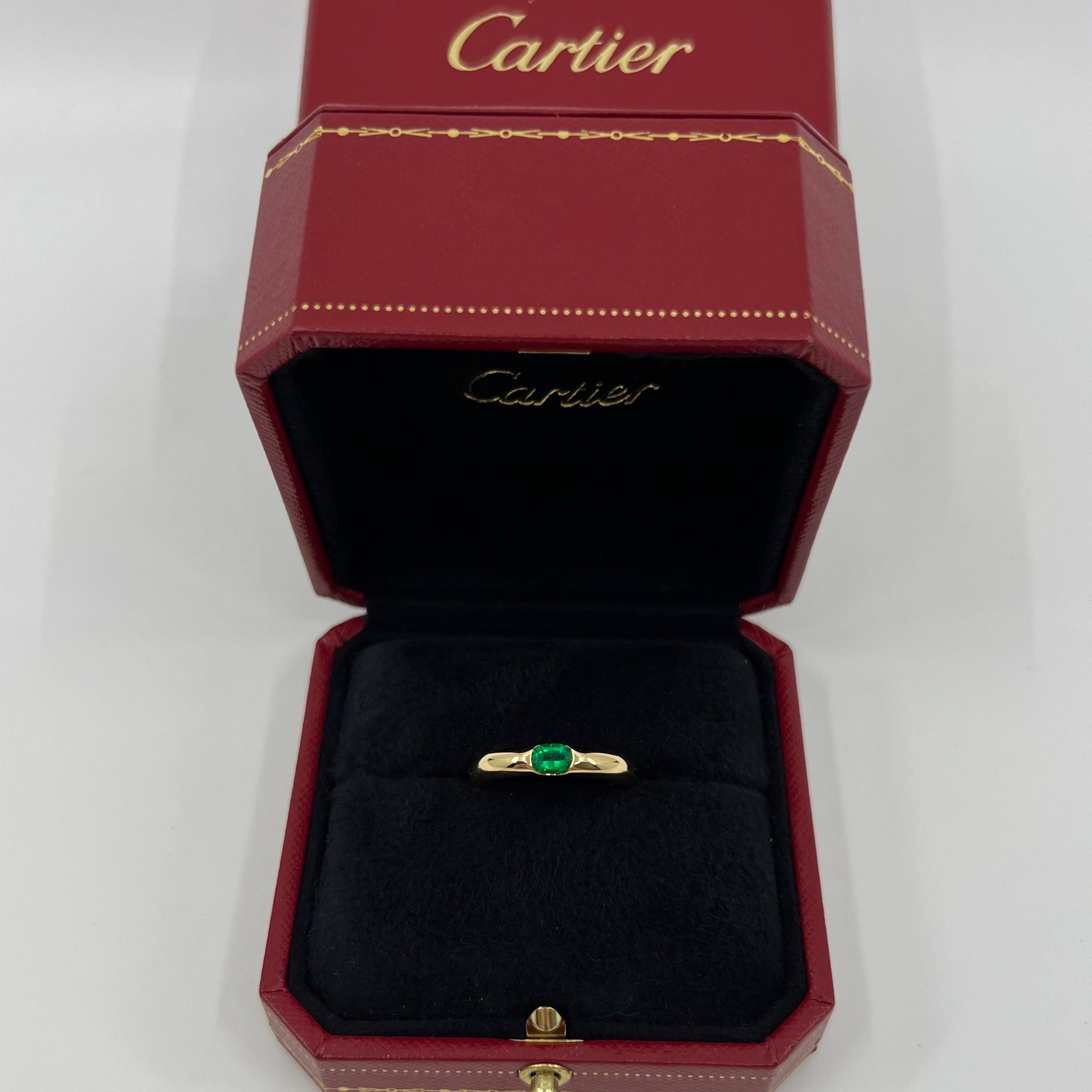 Vintage Cartier Vivid Green Emerald 18k Gelbgold Solitär Ring.

Atemberaubender Cartier-Ring aus Gelbgold, besetzt mit einem feinen, lebhaften grünen Smaragd. Edle Schmuckhäuser wie Cartier verwenden nur die feinsten Edelsteine, und dieser Smaragd