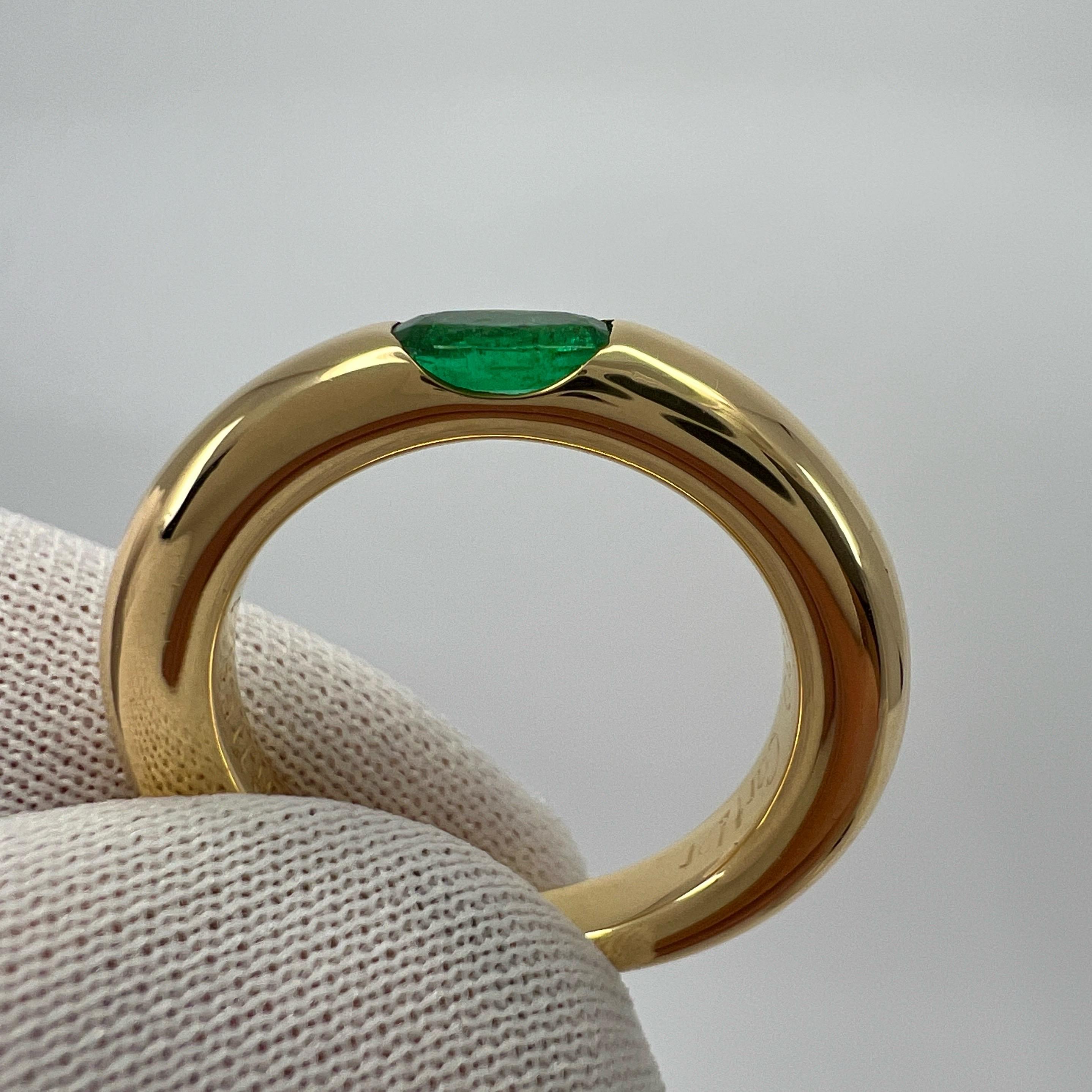 Vintage Cartier Emerald Vivid Green Ellipse 18k Yellow Gold Solitaire Ring 52 en vente 2