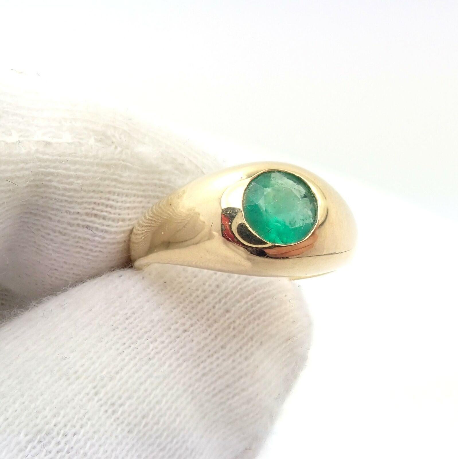 Vintage Cartier Emerald Yellow Gold Band Ring In Excellent Condition For Sale In Holland, PA