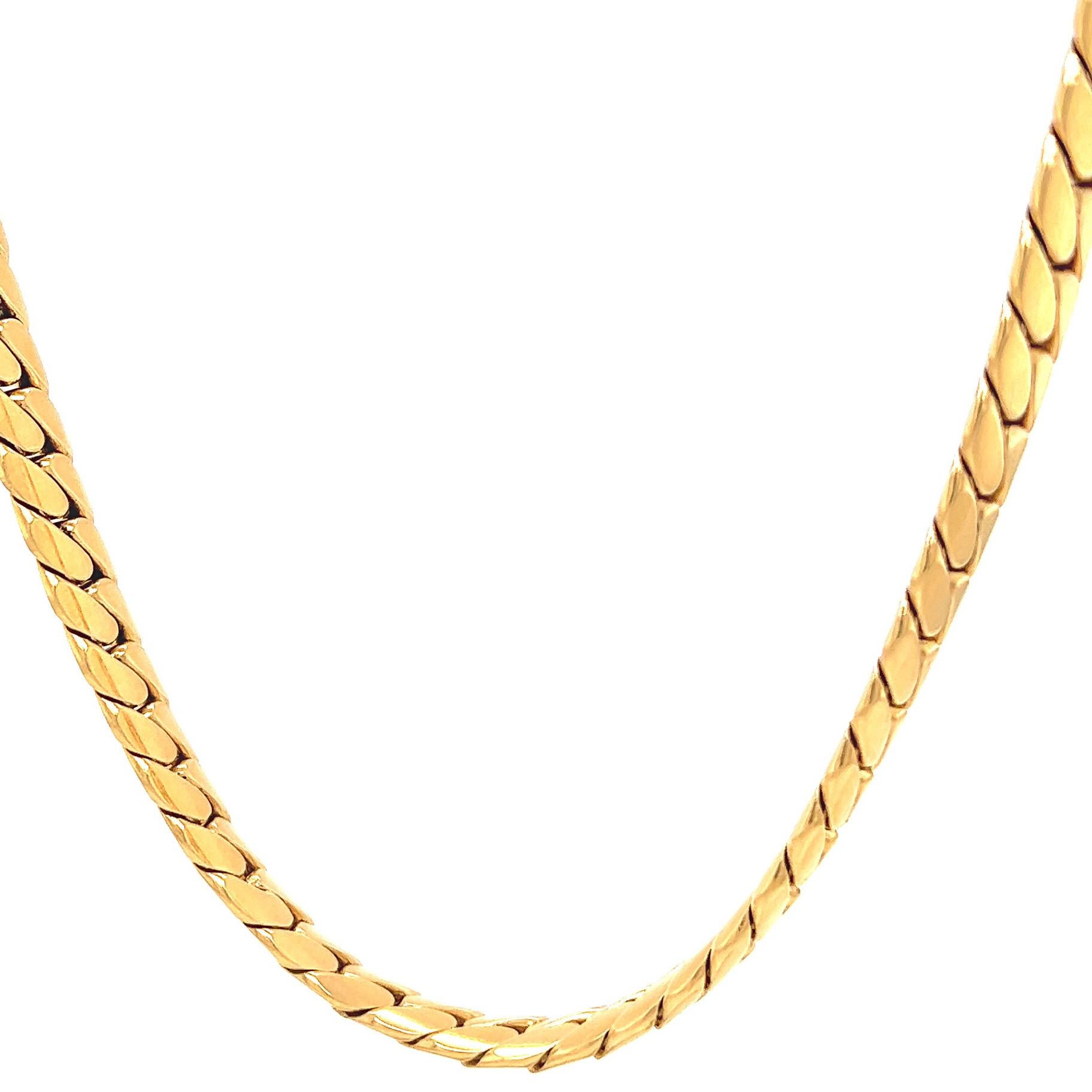Vintage Cartier French 18 Karat Yellow Gold Flat Curb Link Necklace In Excellent Condition In Beverly Hills, CA