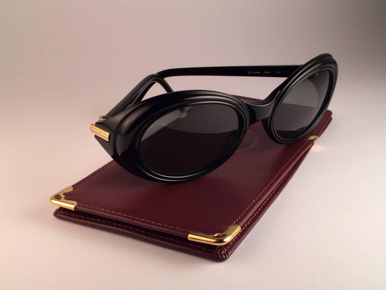 Noir Vintage Cartier Frisson Black Medium Sunglasses 18k Gold France 1991 en vente