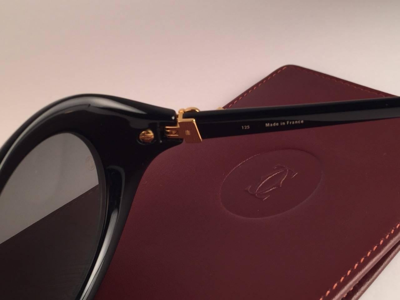 Vintage Cartier Frisson Black Medium Sunglasses 18k Gold France 1991 en vente 1