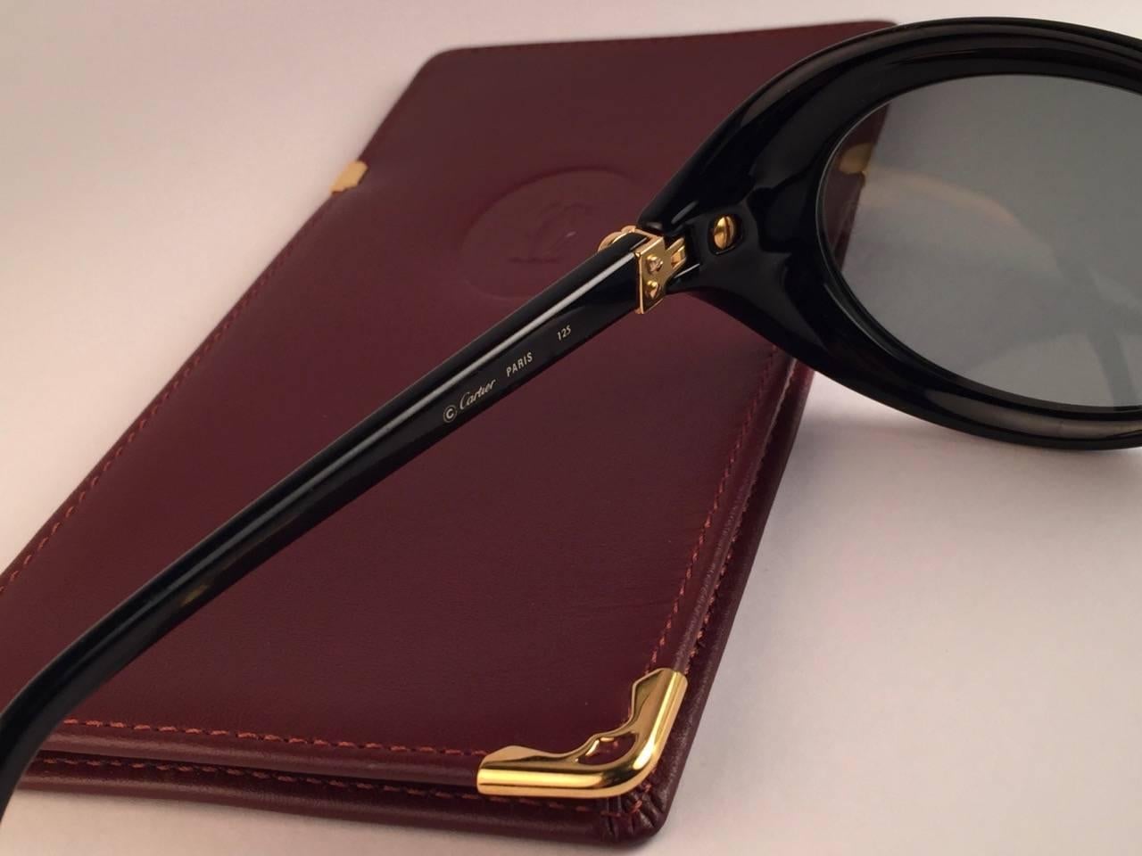 Vintage Cartier Frisson Black Medium Sunglasses 18k Gold France 1991 en vente 2