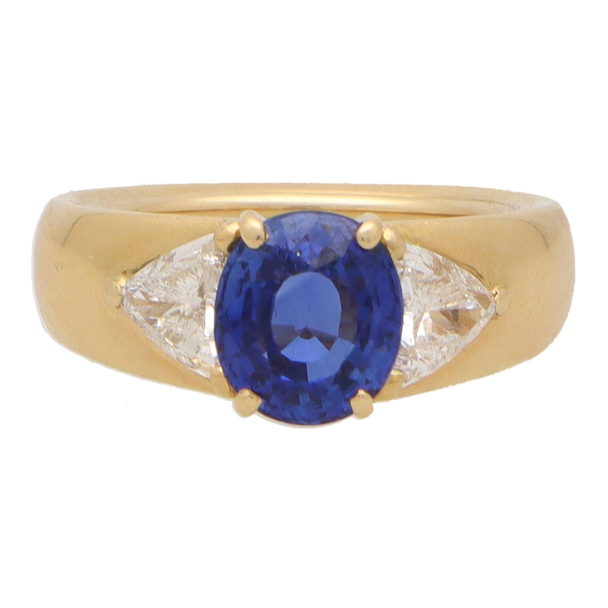 Anillo vintage Cartier de oro amarillo con zafiro y diamantes con certificado GIA en Excelente estado para la venta en London, GB