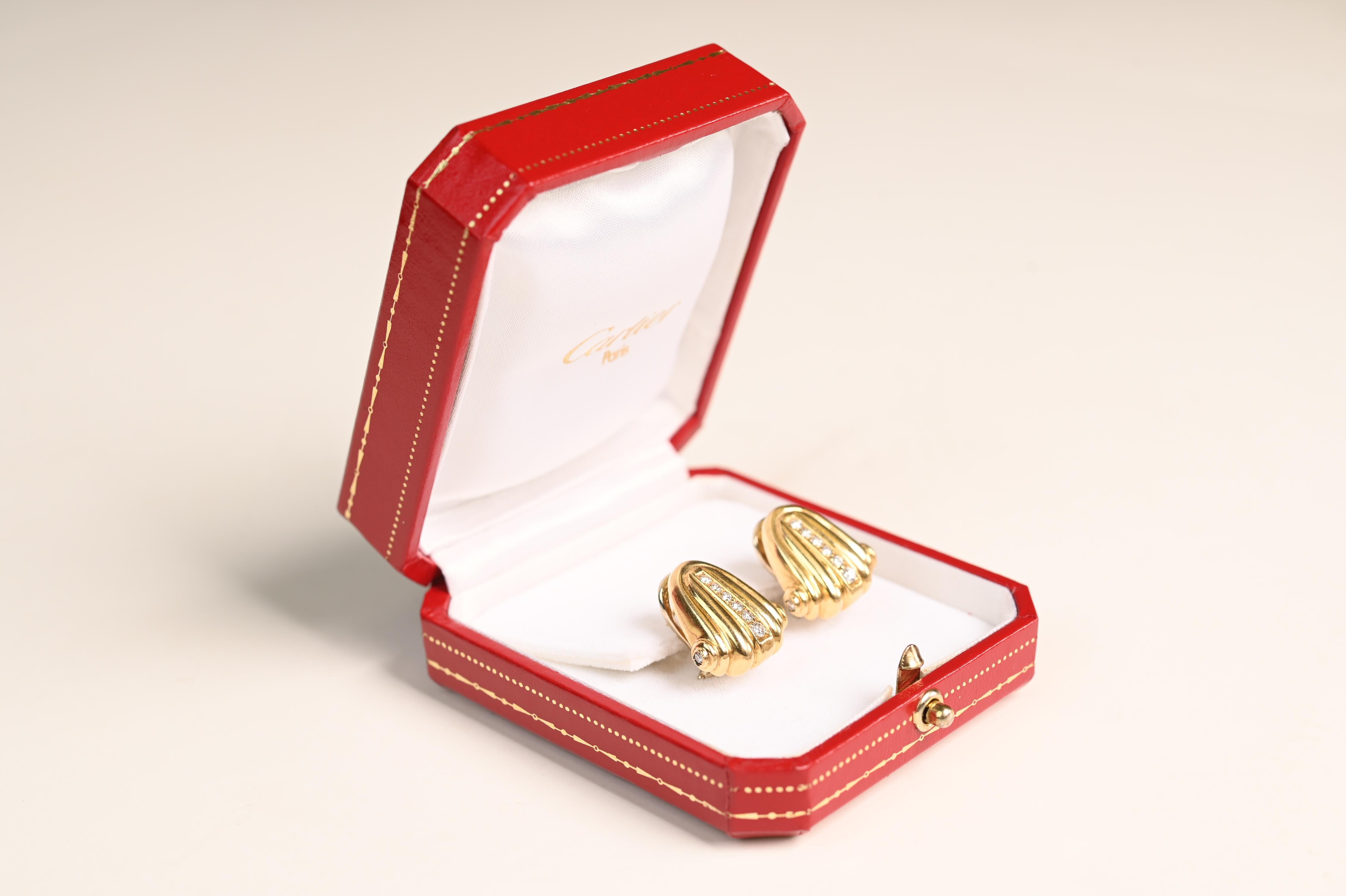 A striking pair of vintage Cartier earrings showcases the house’s exceptional artistry and ability to transform natural motifs into timeless design. These earrings take the form of a sculptural shell crest—an elegant, flowing silhouette inspired by