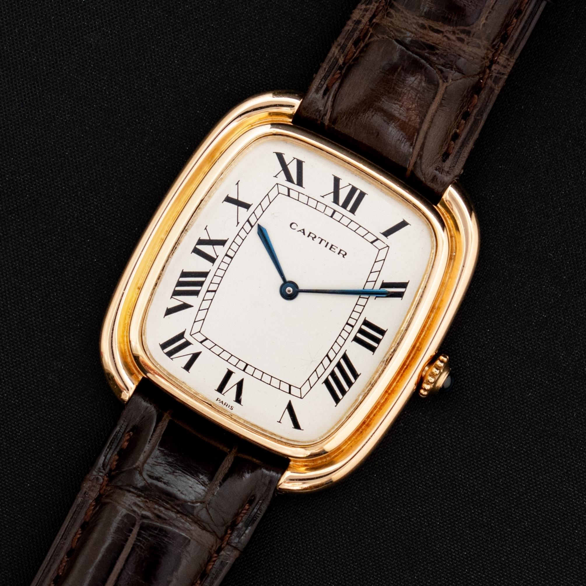 Vintage Cartier Gondole Jumbo 18K Yellow Gold Manual Wind Paris Dial 9705, 1970s In Good Condition For Sale In Central & Western District, HK