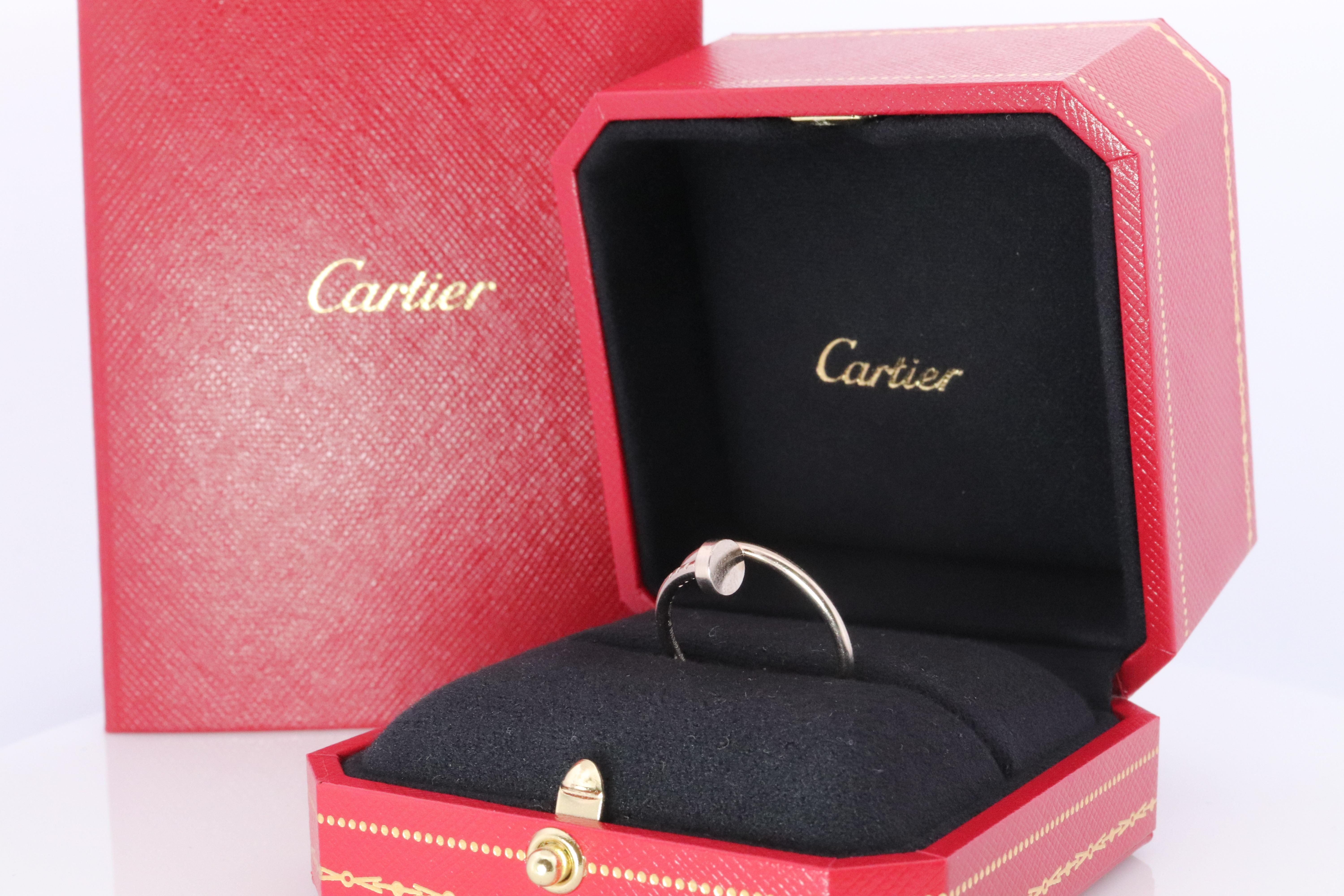 CARTIER Juste un Clou Banda.

Oro blanco 750 de 18 quilates.

Documentación original de Cartier y caja original.

Estado: No se ha pulido. No tiene arañazos o éstos son mínimos.
Detalles:

750 Oro blanco 18k
Talla 59 o Talla 9
3,9 gramos
Solicita