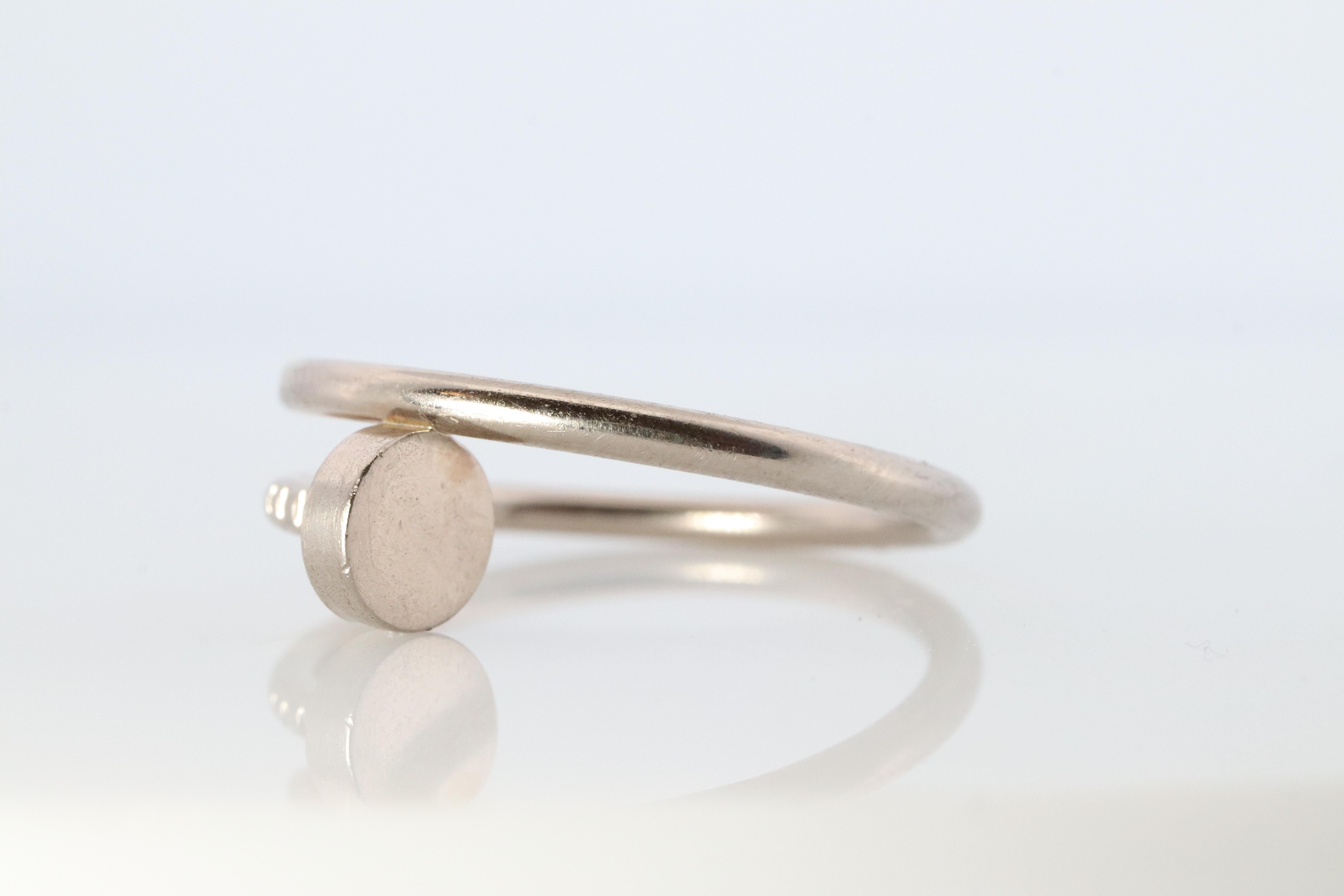 De las mujeres Anillo Vintage Cartier Juste un Clou. 18k WG Original Papers Genuine Cartier Band. en venta