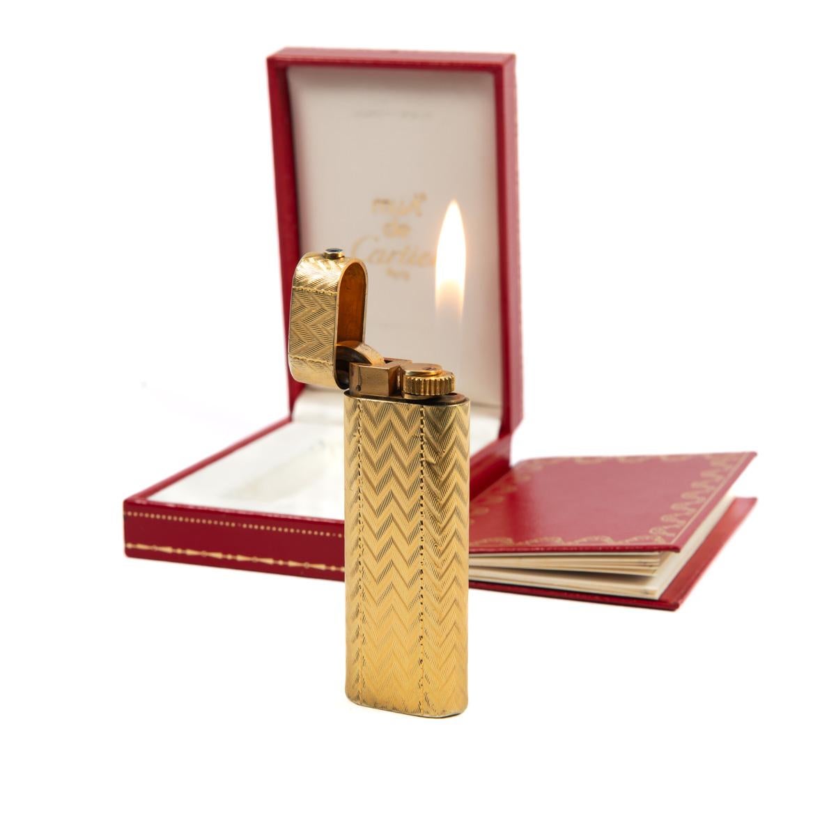 Vintage CARTIER Les Must Lighter Gold Plated with Sapphire Cabochon 1970s In Good Condition In DELFT, NL