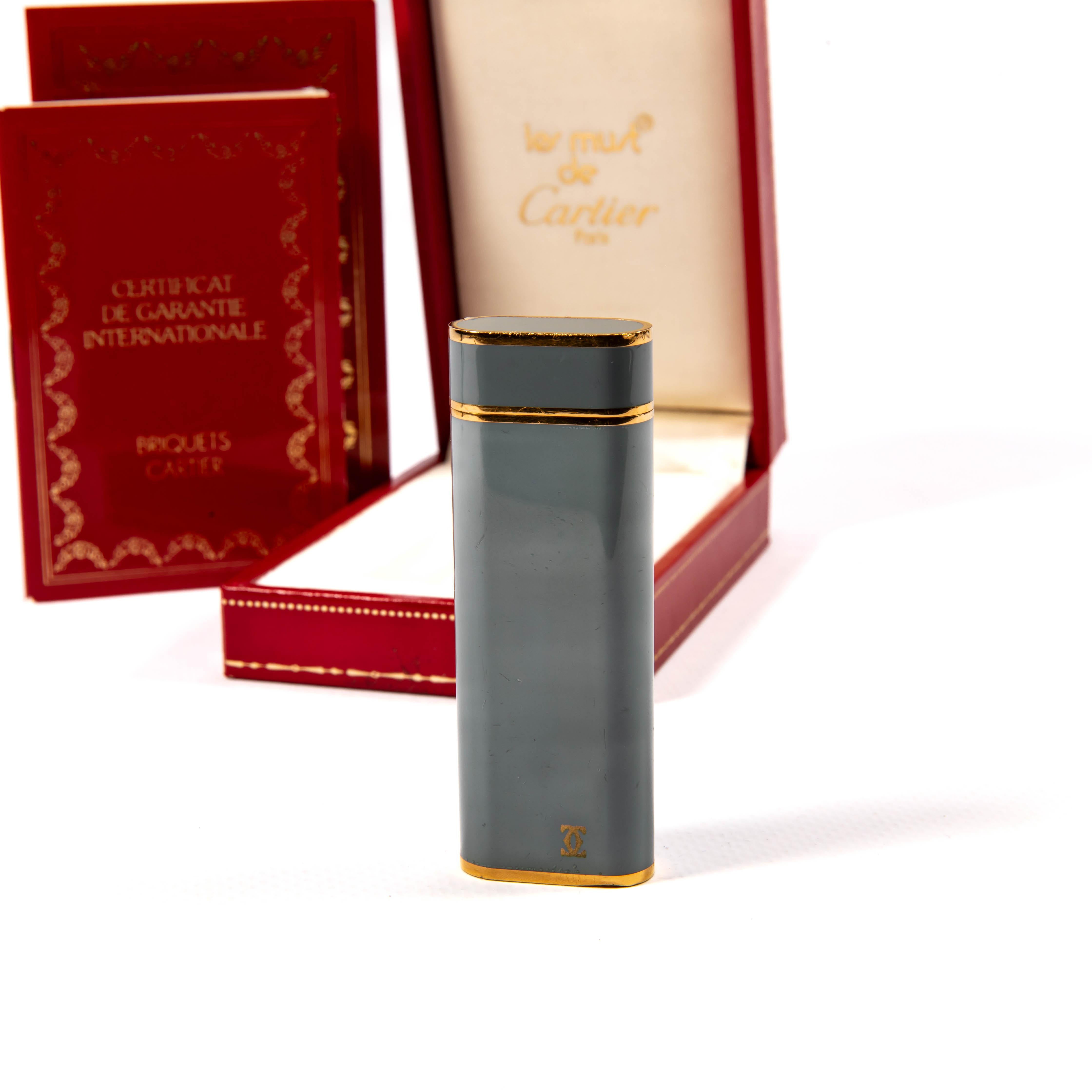 Vintage CARTIER Les Must Lighter Grey Lacquered in Box 1970s In Good Condition For Sale In DELFT, NL