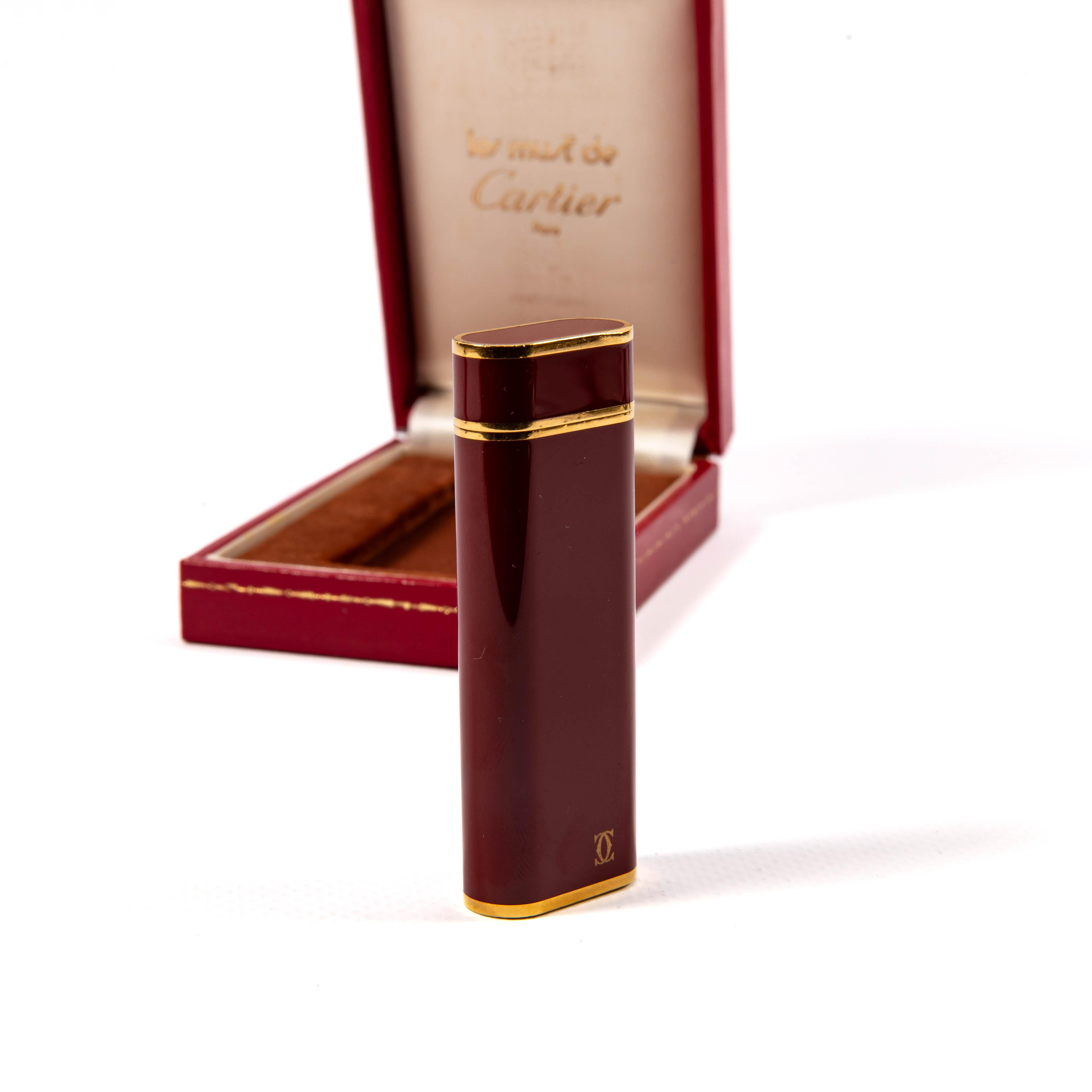 Vintage CARTIER Les Must Lighter Red Lacquered in Box 1970s For Sale 2