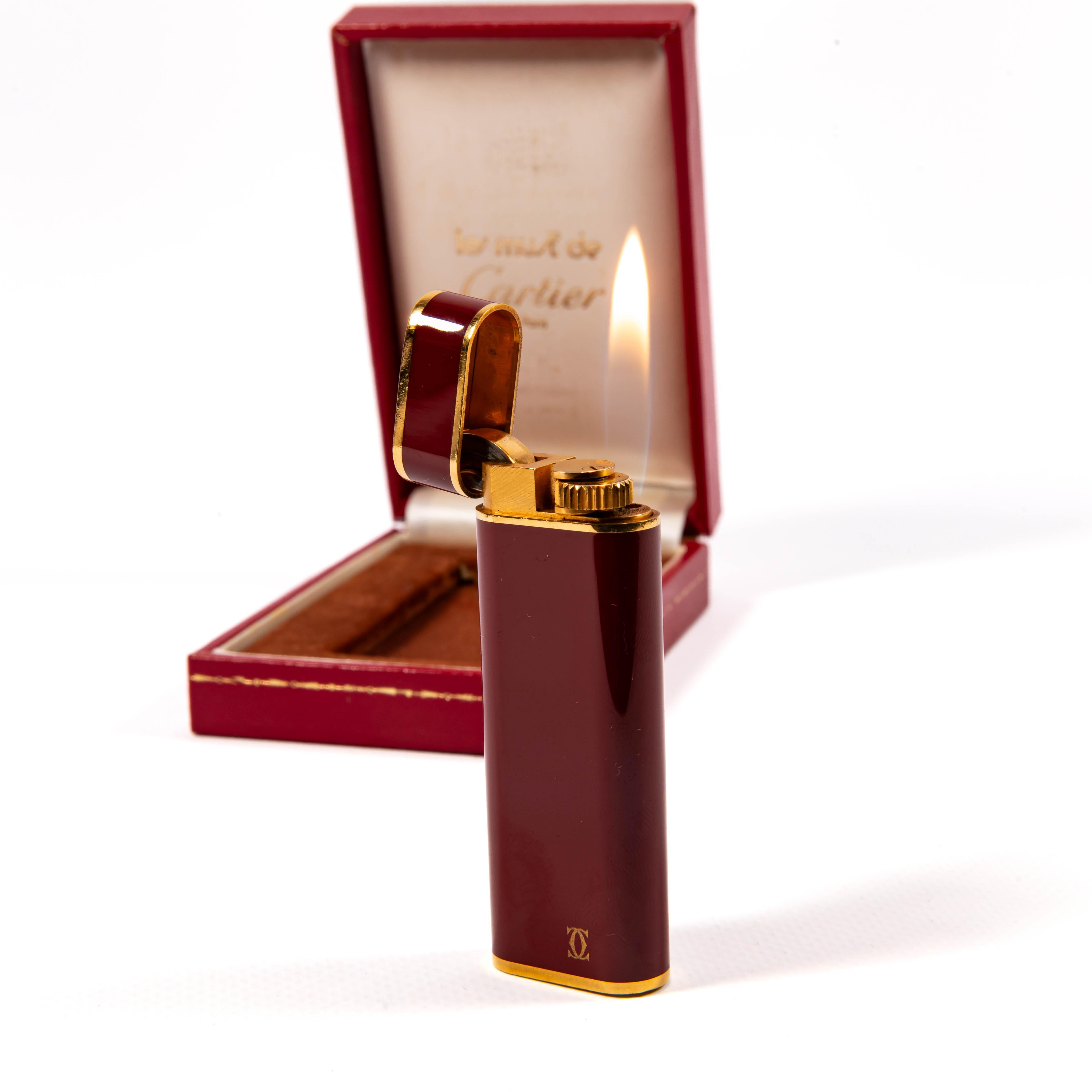 Vintage CARTIER Les Must Lighter Red Lacquered in Box 1970s For Sale 3