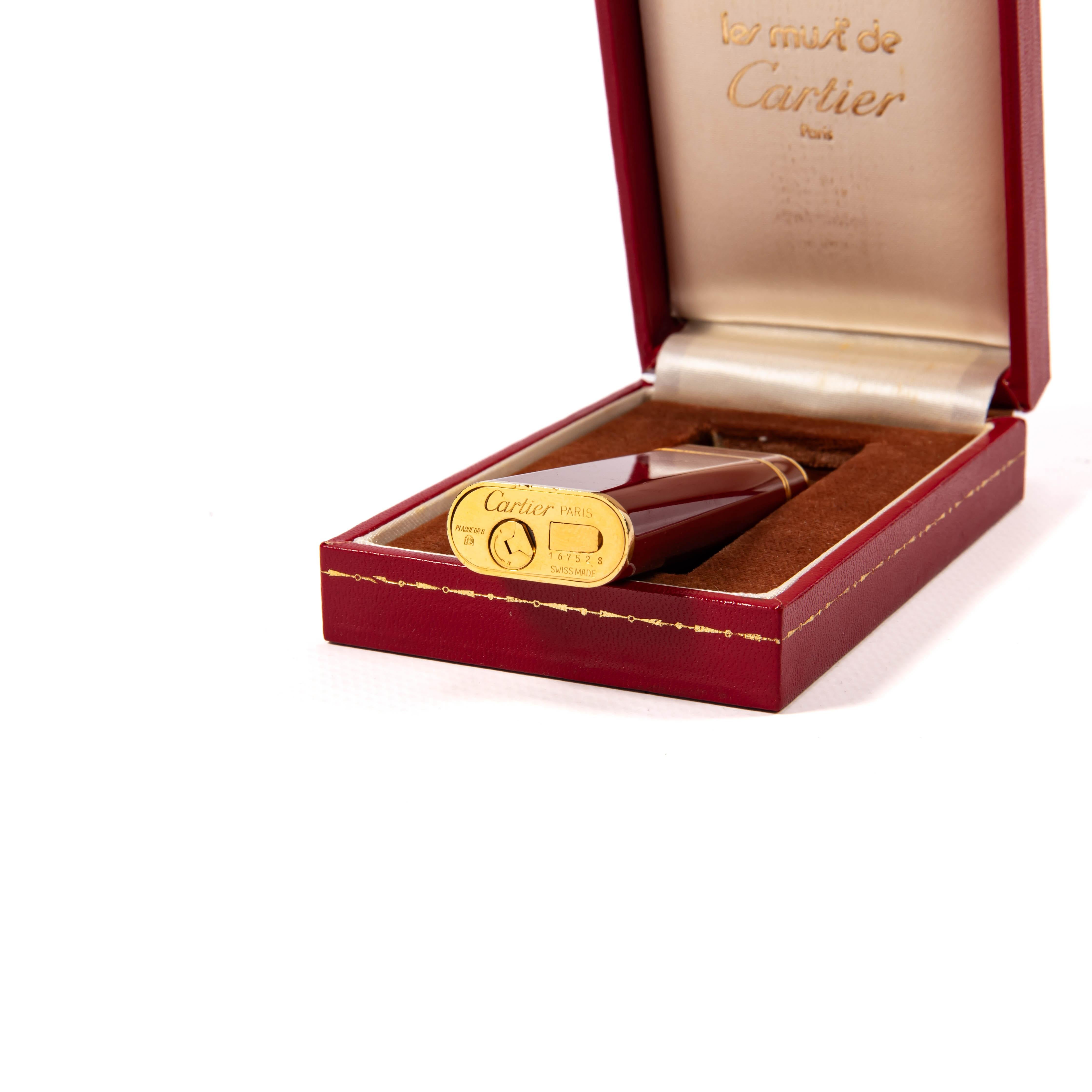 Vintage CARTIER Les Must Lighter Red Lacquered in Box 1970s For Sale 5