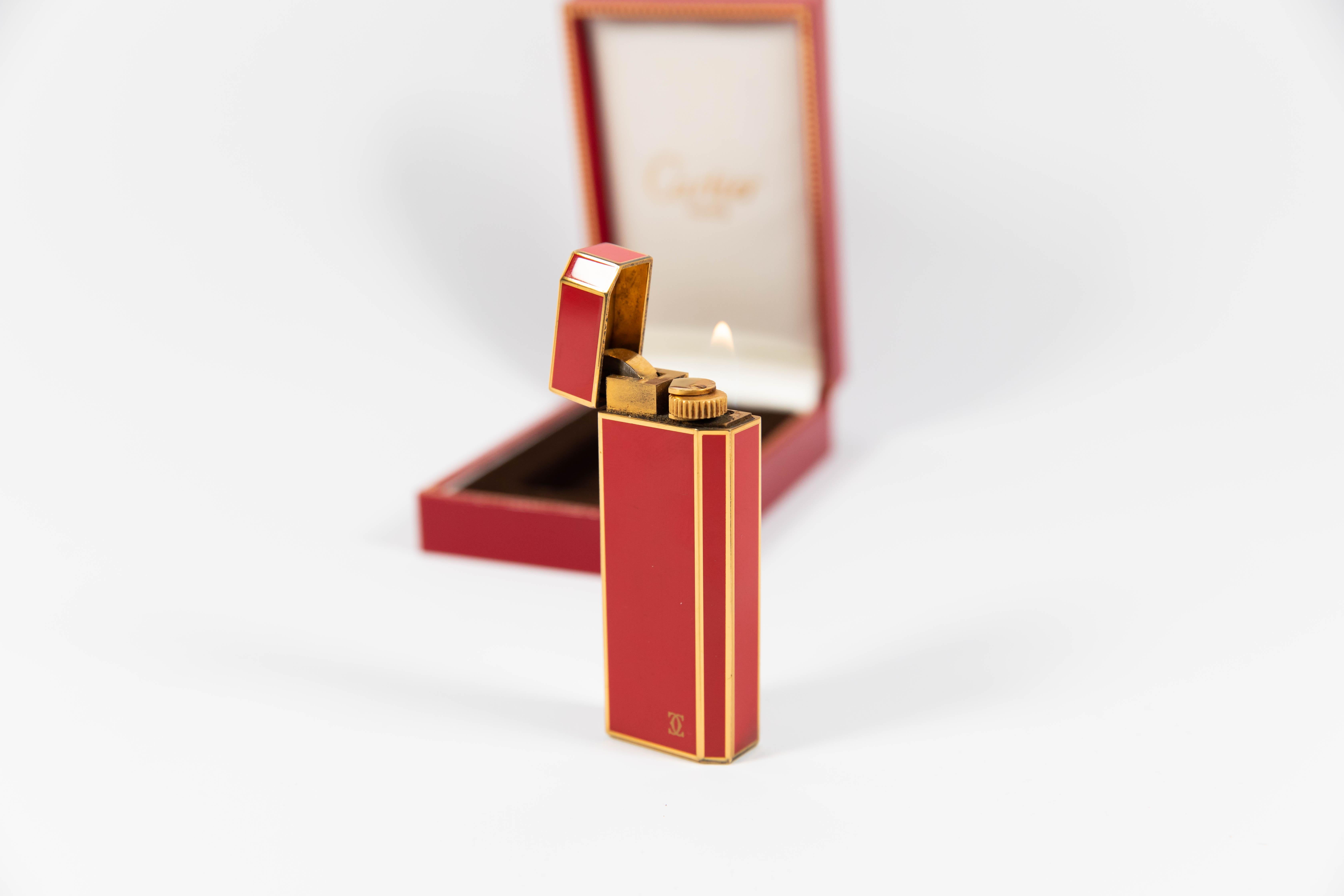 Women's or Men's Vintage Cartier Les Must Pentagon lighter Red Lacquer Gold Plated Complete Box