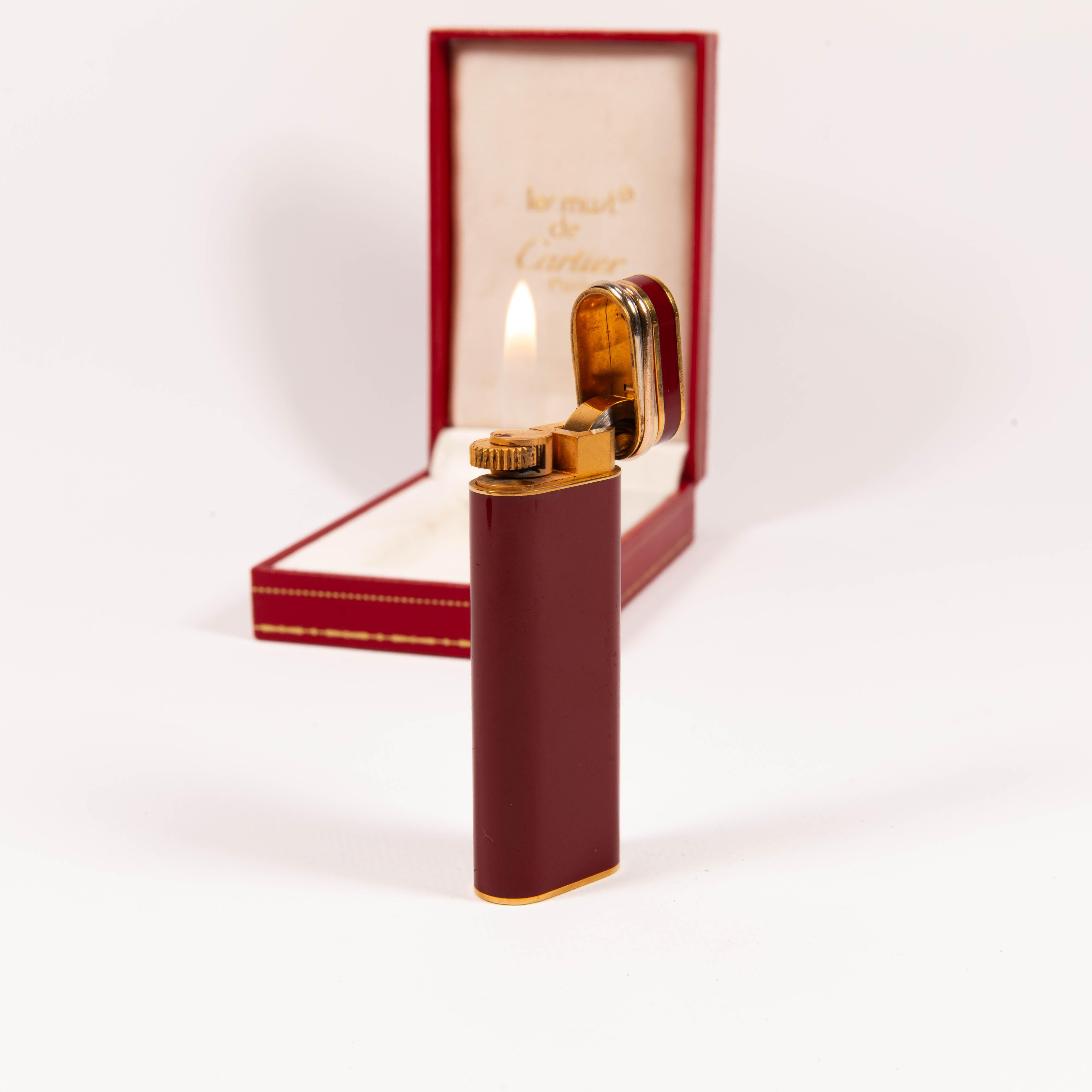 Encendedor Vintage Cartier Les Must Trinity Chapado en Oro con Laca Roja en Caja 4