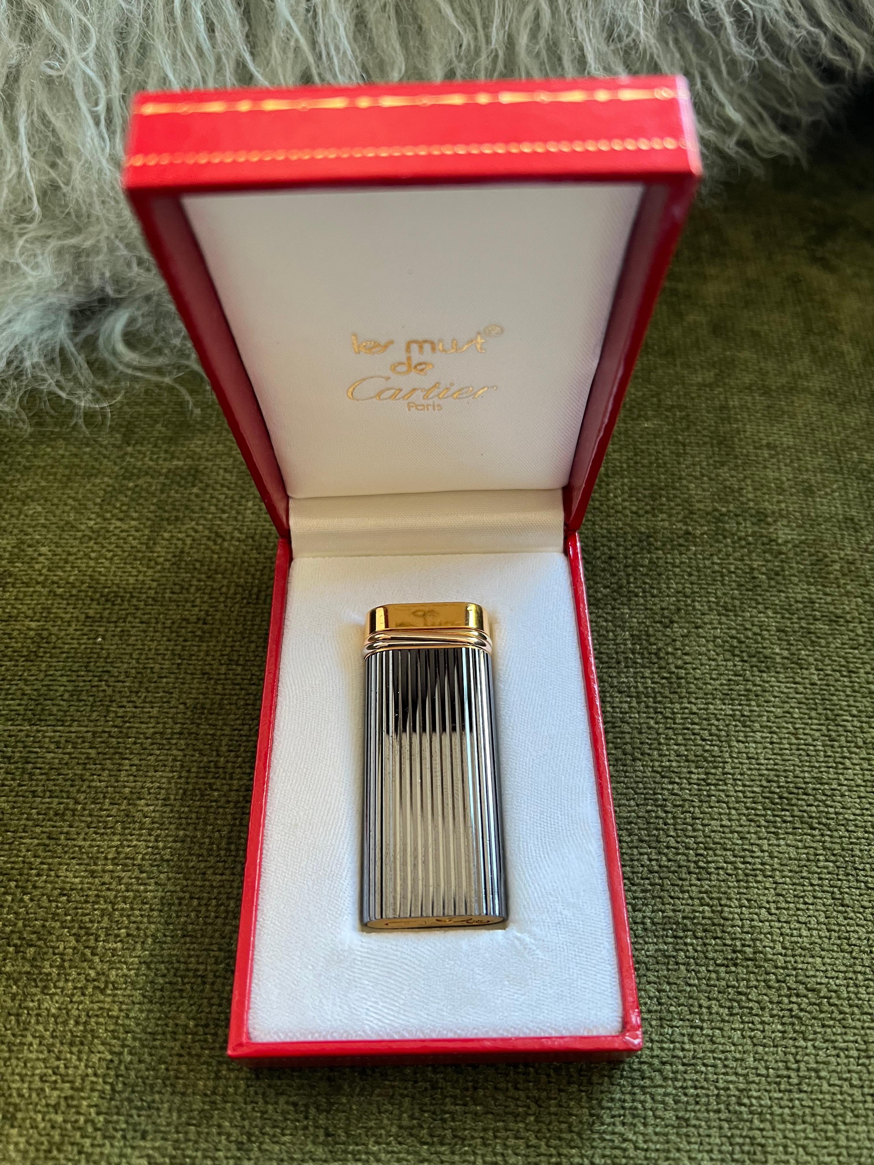 Vintage Cartier Lighter Short “Trinity” Rare Gold and Gunmetal “Godron” Model For Sale 7
