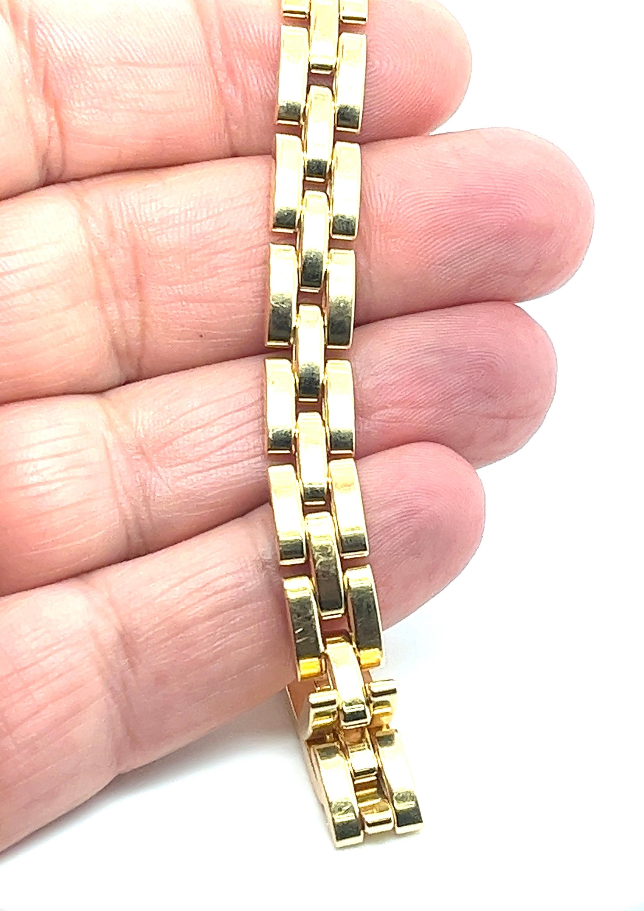 Cartier Maillon Pulsera Panthère - Oro Amarillo 18kt, 41g

Eleva tu juego de muñeca con el emblemático brazalete Cartier Maillon Panthère. Elaborada en exquisito oro amarillo de 18 quilates, esta obra maestra presume de 41 gramos de lujosa