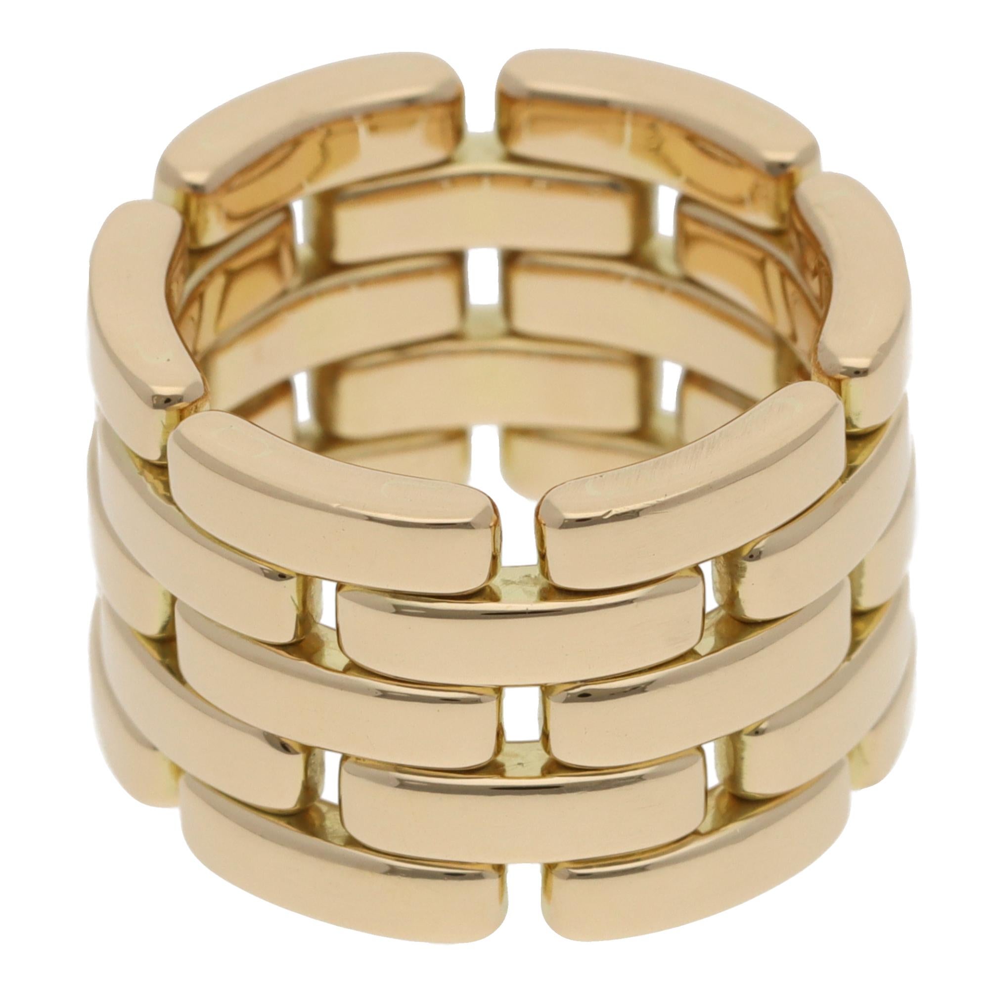 Ein schöner Vintage Cartier Maillon Panthère Ring, fünfreihiges Modell, in 18 Karat Gelbgold gefasst.

Der Ring besteht aus gewölbten Gliedern aus massivem Gelbgold, die im ikonischen Maillon Panthère Ziegelstein-Design verbunden sind. Das Design