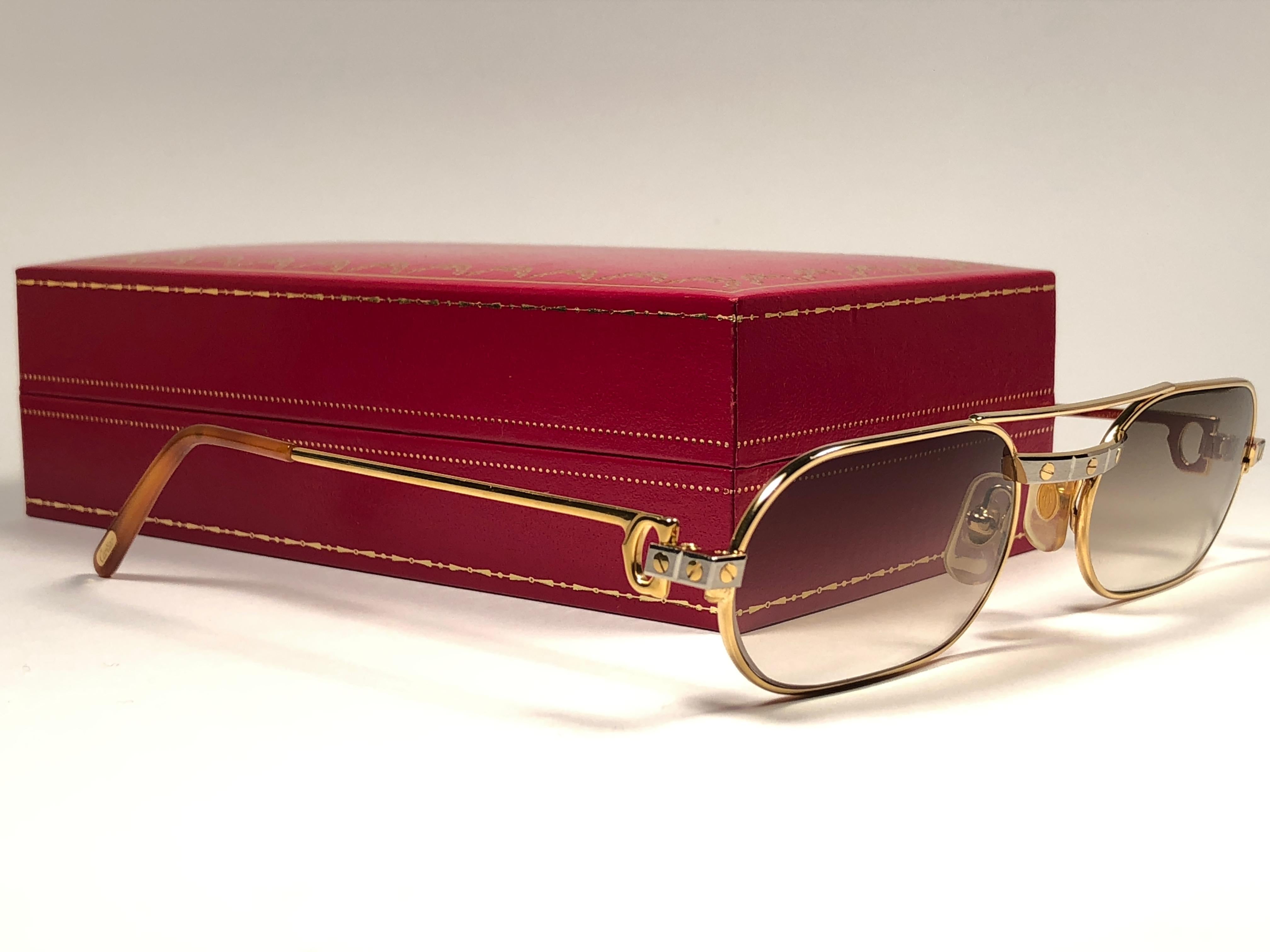 Gafas de sol Vintage Cartier Must Santos Large 55mm Francia Gris en venta