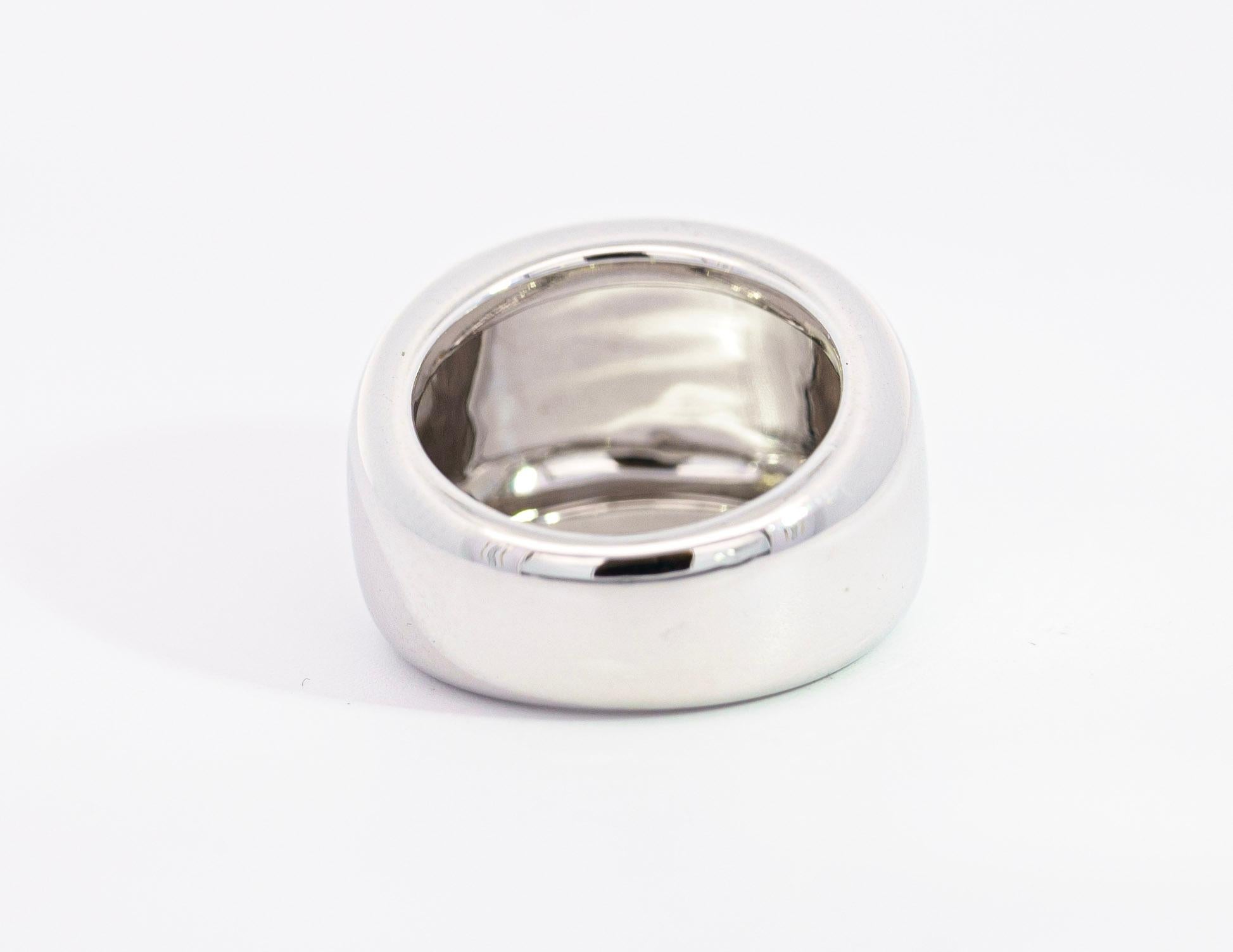 Vintage Cartier Nouvelle Vague 750 18K White Gold Dome Ring In Excellent Condition For Sale In Miami, FL