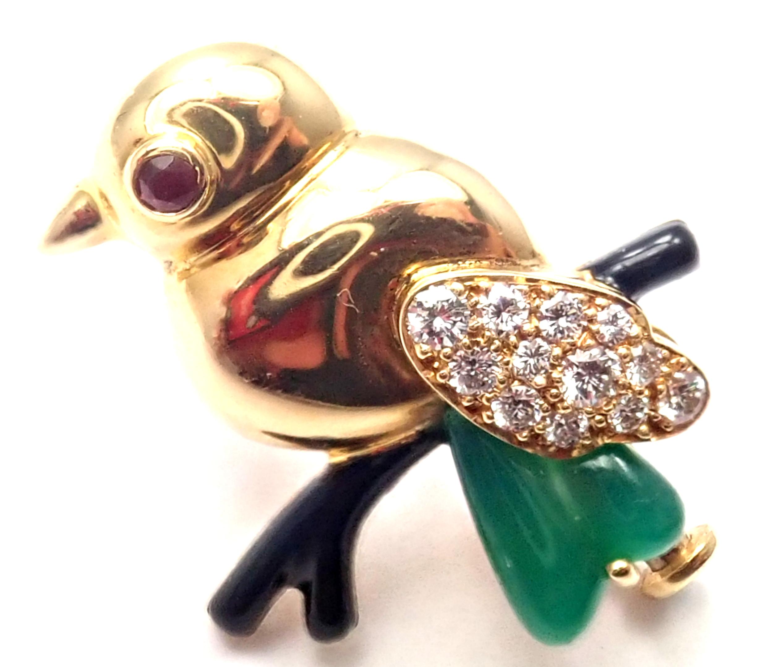 18k Yellow Gold Diamond Ruby Black Onyx & Chalcedony Bird Pins Brooches by Cartier.
With 12 round brilliant cut diamonds VVS1 clarity, E color. total weight in both .50ct
ruby, onyx & chalcedony
Details:
Weight: 7.3 grams
Measurements: 22mm x 19mm