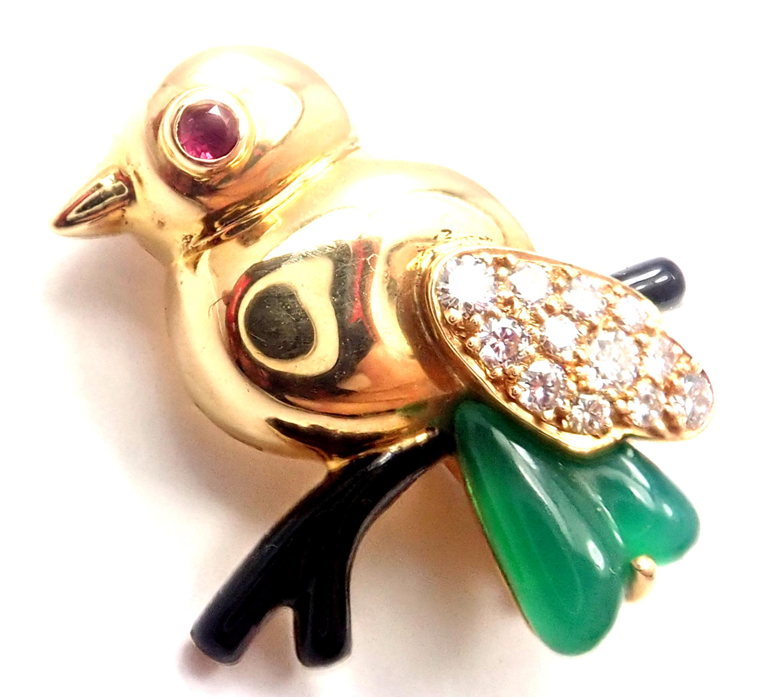 Vintage Cartier Onyx Ruby Chalcedony Bird Yellow Gold Pin Brooch In Excellent Condition For Sale In Holland, PA