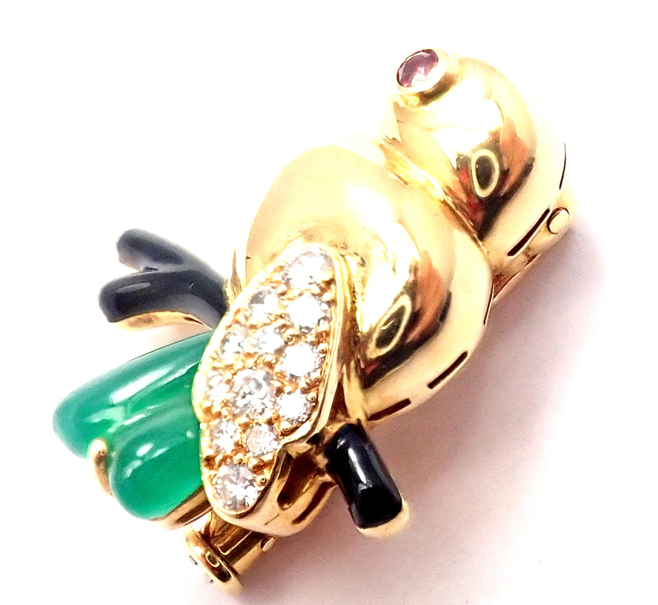 Women's or Men's Vintage Cartier Onyx Ruby Chalcedony Bird Yellow Gold Pin Brooch For Sale