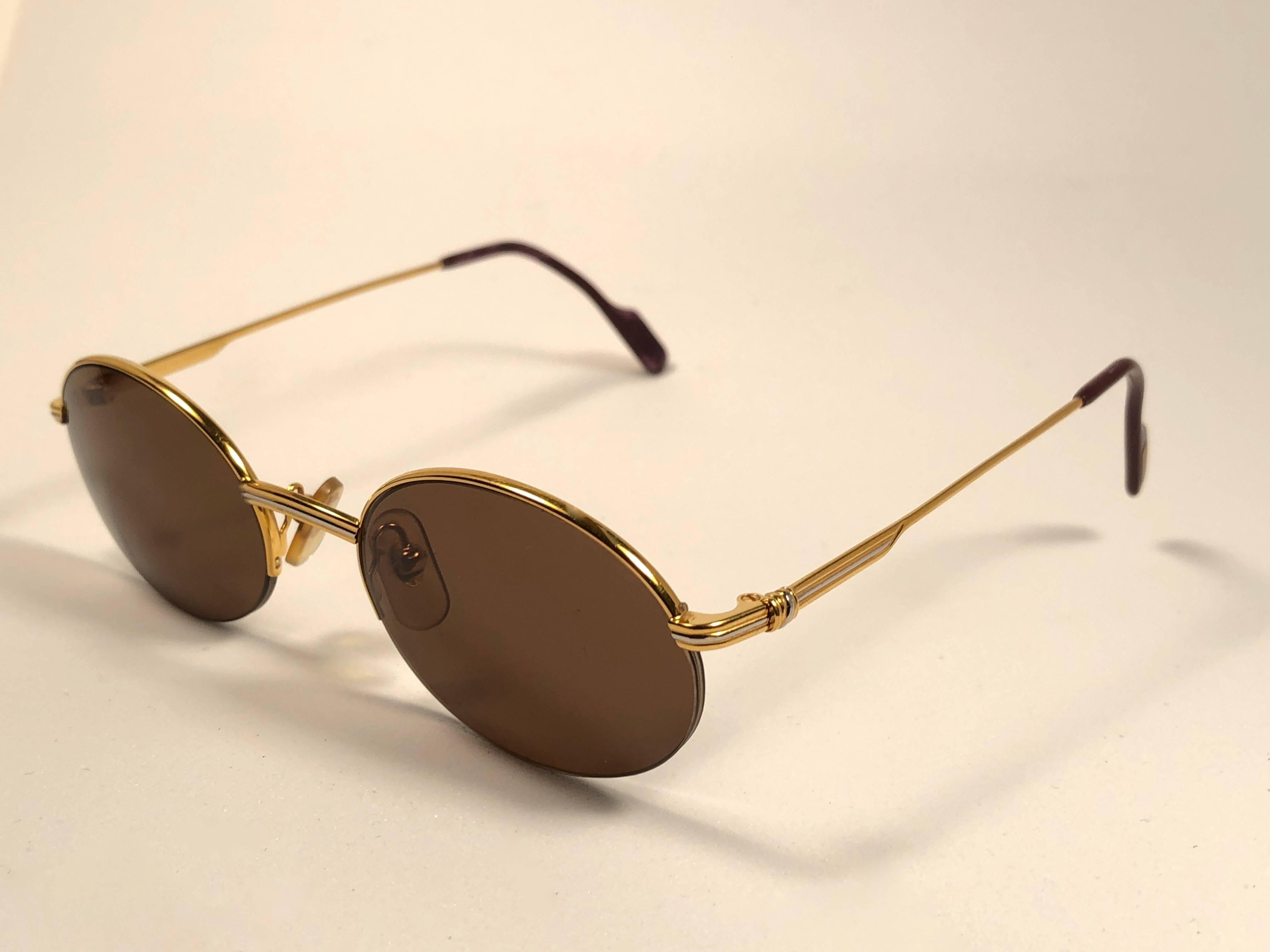 Lunettes de soleil vintage Cartier Oval Gold Manhattan 51mm frame 18k Plated France Excellent état à Baleares, Baleares