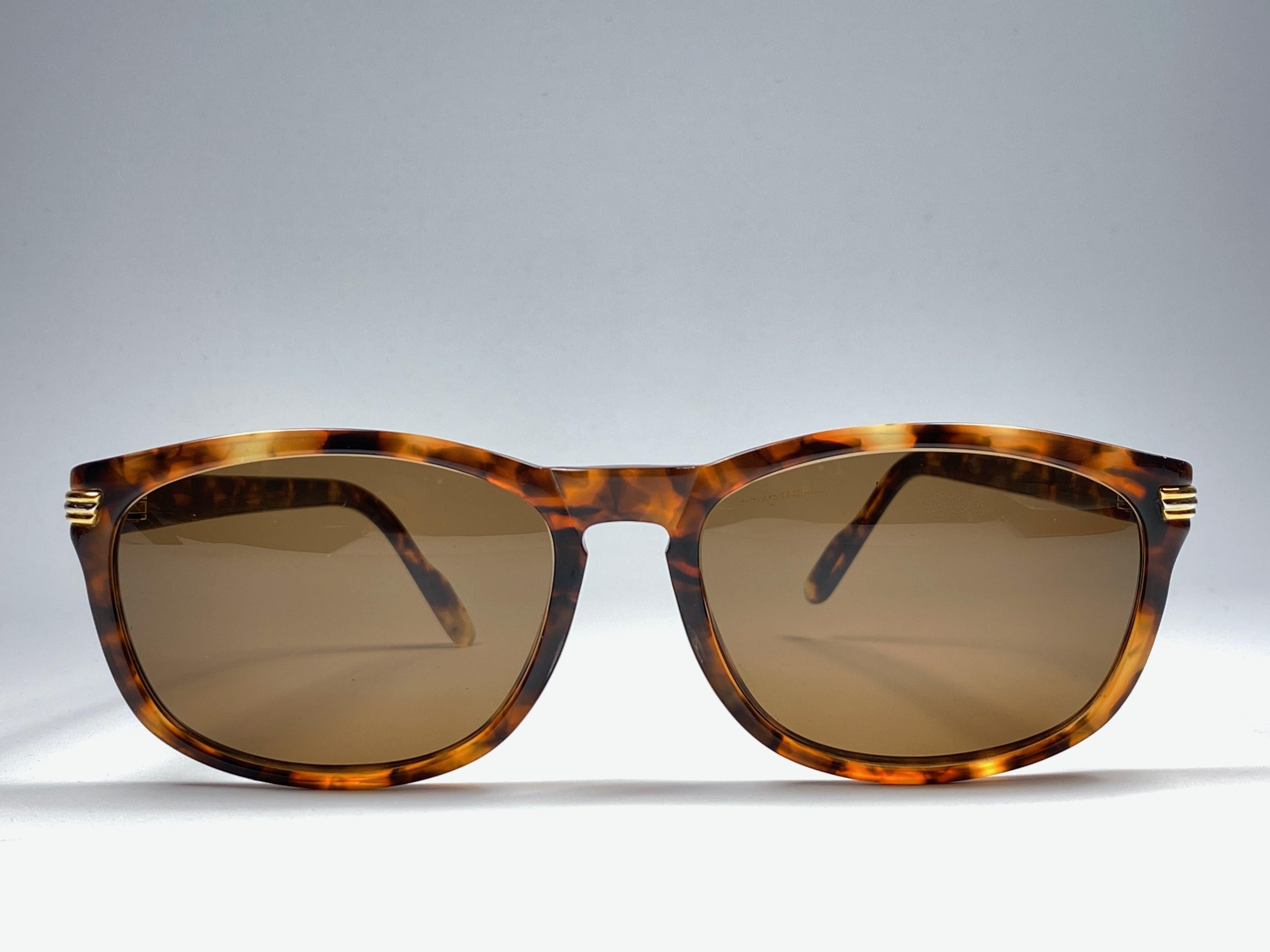 Mint Cartier Panama in tortoise with light brown (uv protection) lenses. 
Frame is tortoise and has the famous real gold and white gold accents. All hallmarks. 
These are like a pair of jewels on your nose with the 18k heavy gold plated accents.