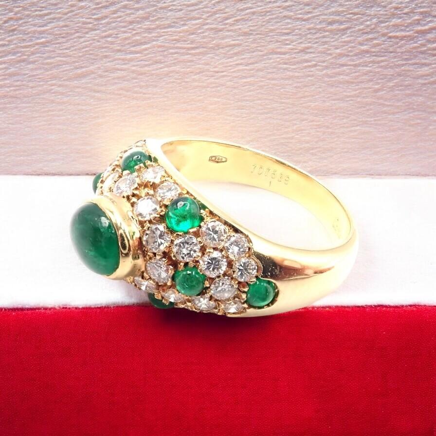 18k Gelbgold Diamant und Cabochon Smaragd Vintage By  Ring von Cartier. 
Teil der atemberaubenden 