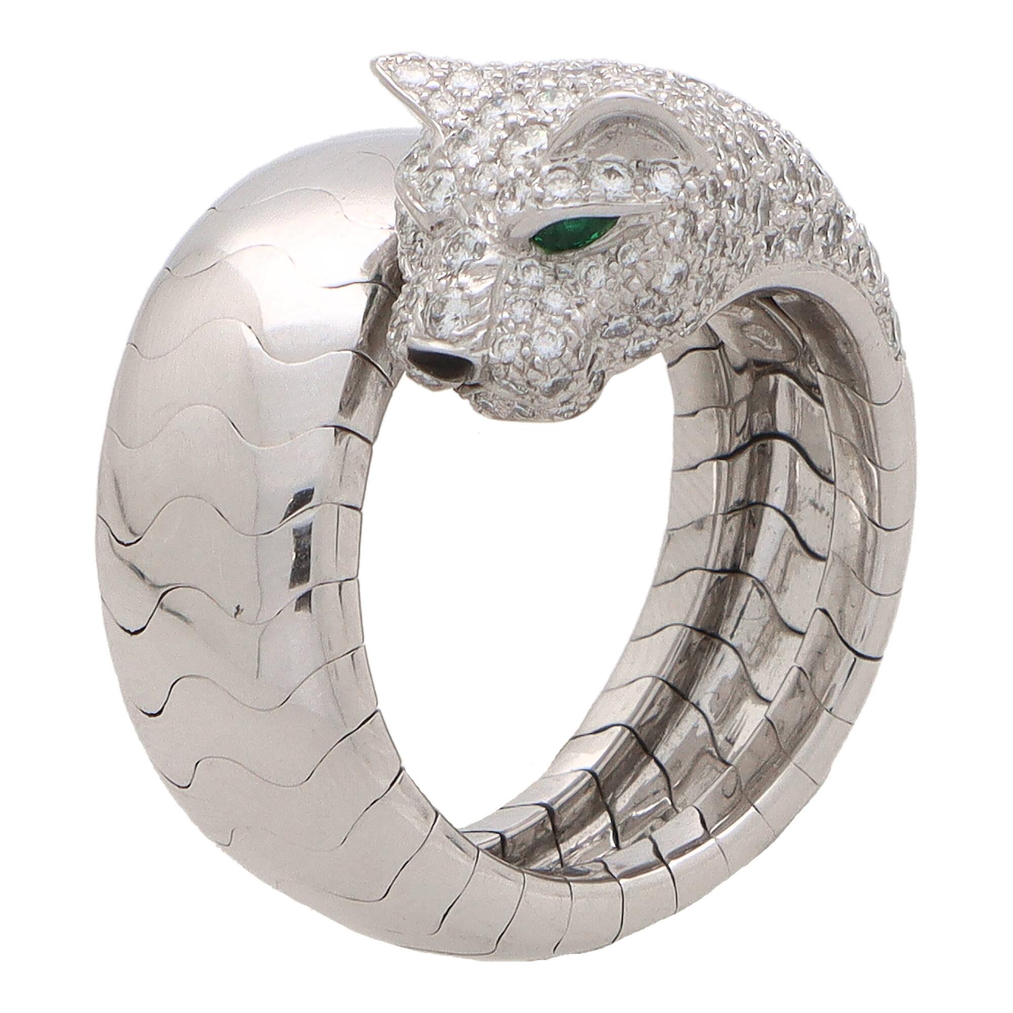 Vintage Cartier Panthere Lakarda Diamond and Emerald Panther Ring in White Gold In Excellent Condition For Sale In London, GB