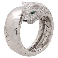 Anillo vintage Cartier Panthere Lakarda de diamantes y pantera esmeralda en oro blanco