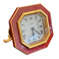 Reloj de sobremesa manual de latón dorado con esmalte vintage Cartier París