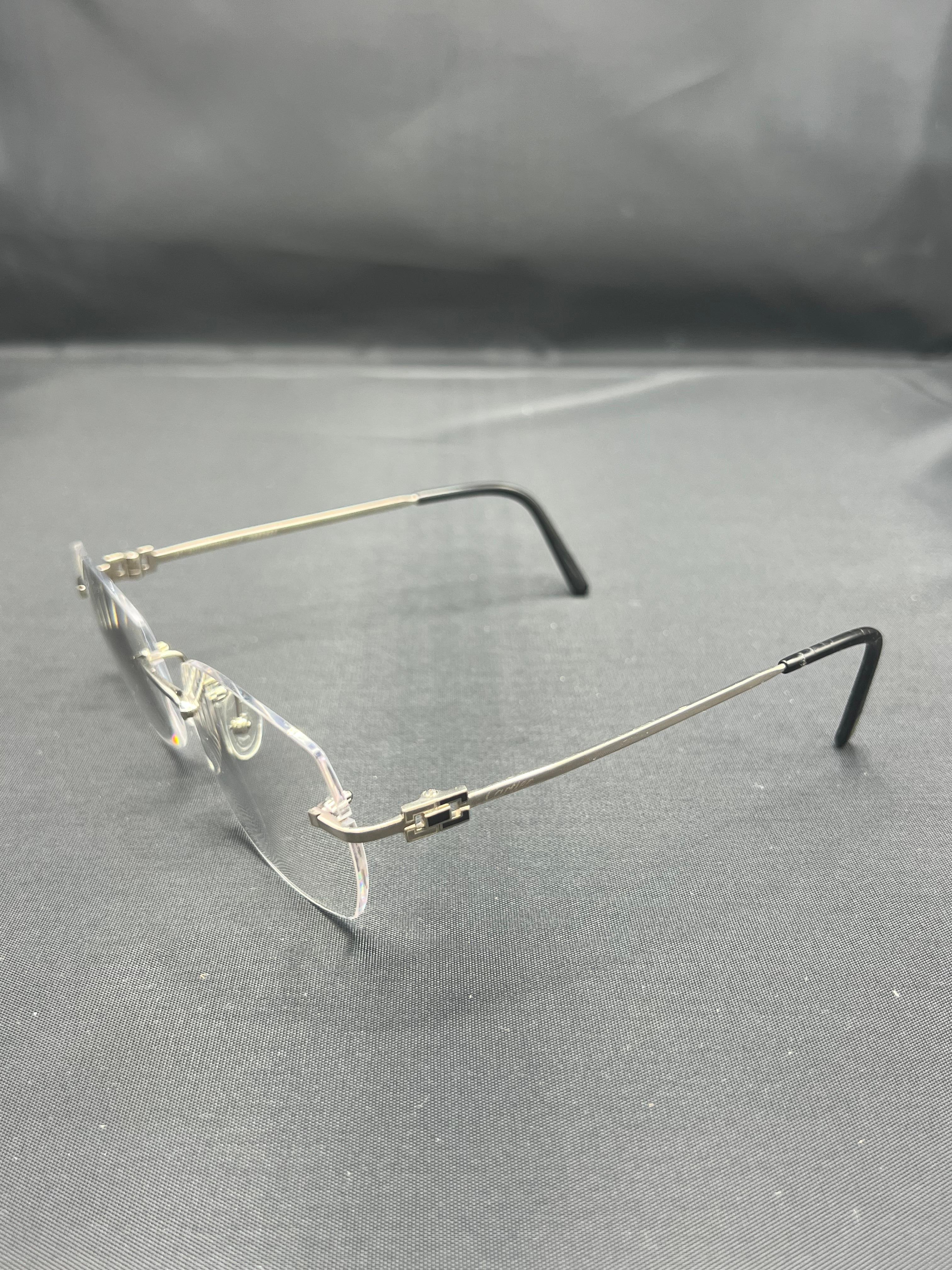 - 18k white gold
- Square shaped lenses
- Made in France
- Serial number 3885923
- Stamped with French marks (eagle head)
