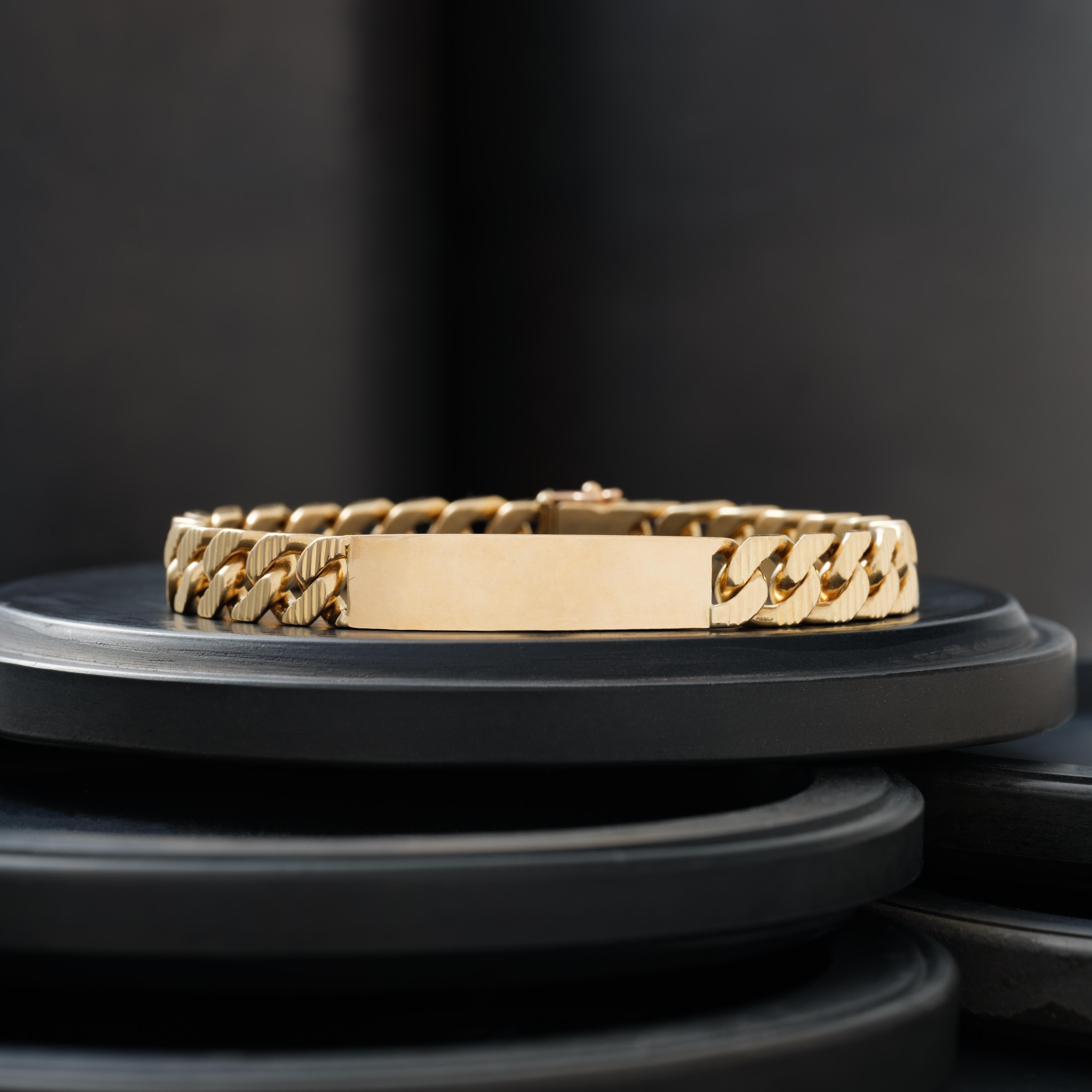 Vintage Signed Cartier Paris x Georges Lenfant 18 Karat ID Chain Bracelet
59 grams
8.25