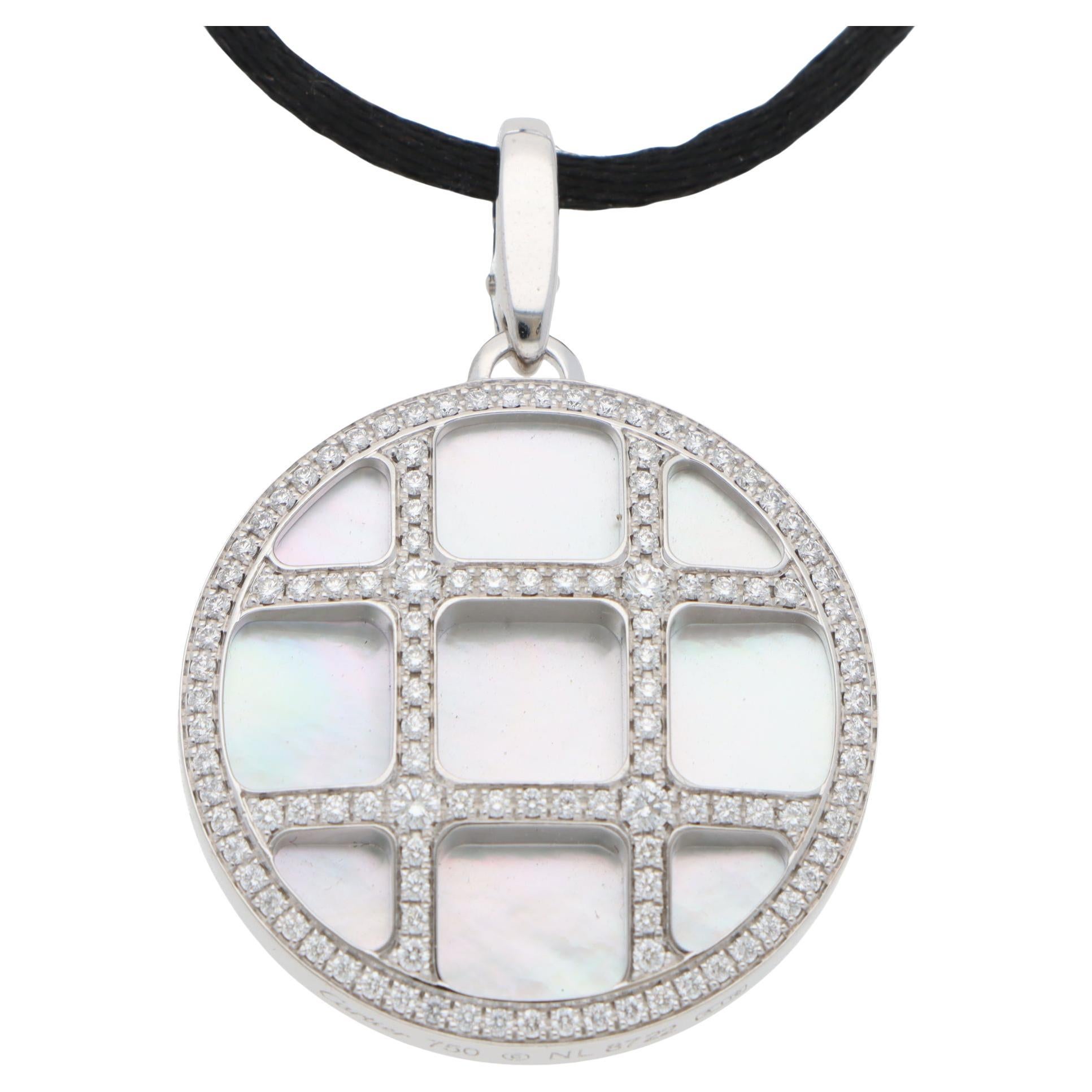 Collana Cartier Pasha d
epoca in madreperla e diamanti Corde in vendita