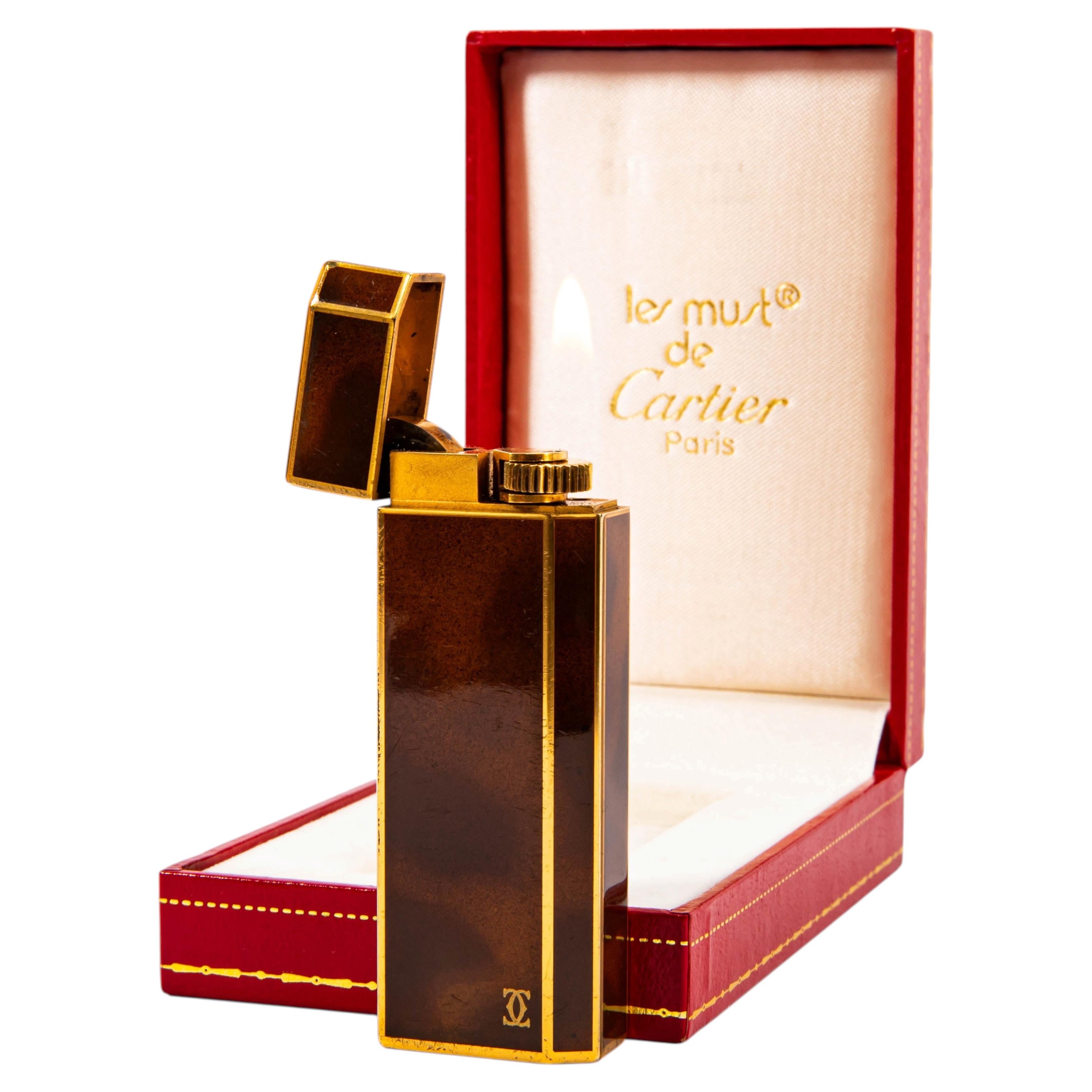 Briquet Cartier « Pentagon » vintage, laqué marron, dans son coffret, années 1980 en vente