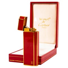 Cartier-Feuerzeug „Pentagon“ im Vintage-Stil, rot lackiert, in Originalverpackung, 1970er Jahre