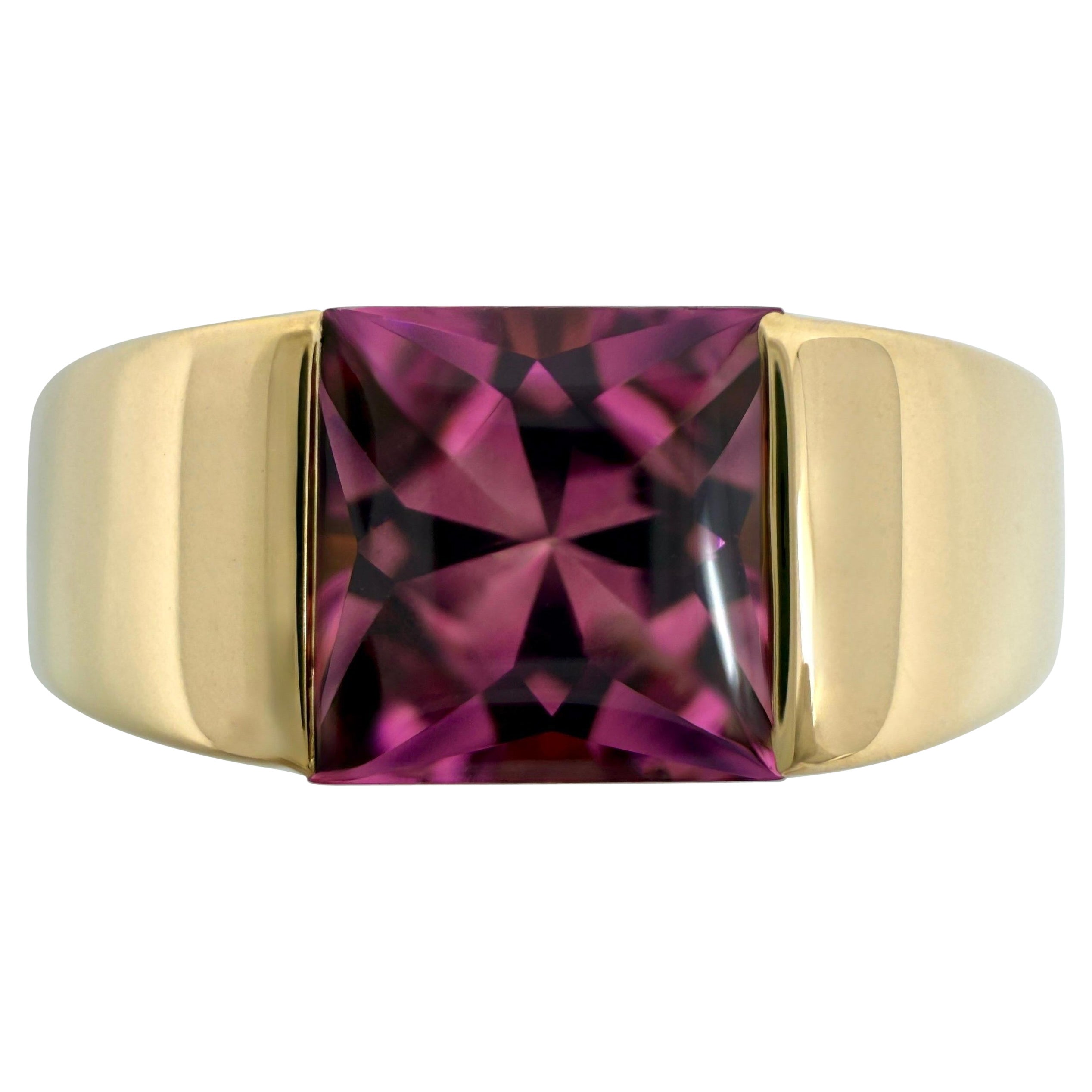 Anello Cartier d
epoca con tormalina rosa a cuscino in oro giallo 18 carati 48