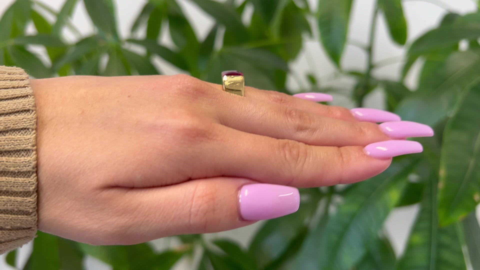 Vintage Cartier Pink Tourmaline 18k Yellow Gold Solitaire Ring In Good Condition In Beverly Hills, CA