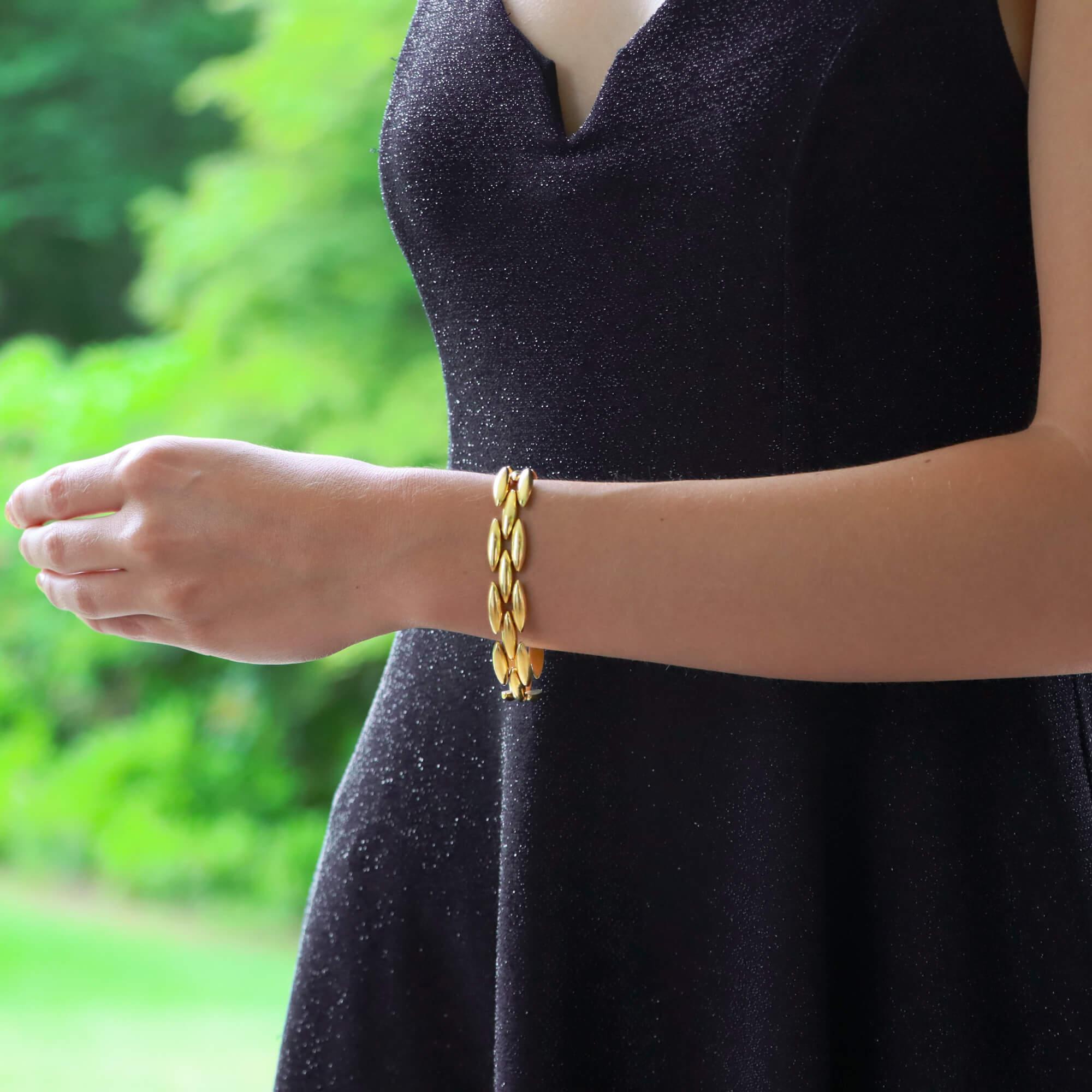 A vintage Cartier link bracelet set in 18k yellow gold. 

The bracelet is composed of a number of individual pointed oval links; all of which are articulated to move freely on the wrist. Due to the subtly of the design, this piece could be worn for