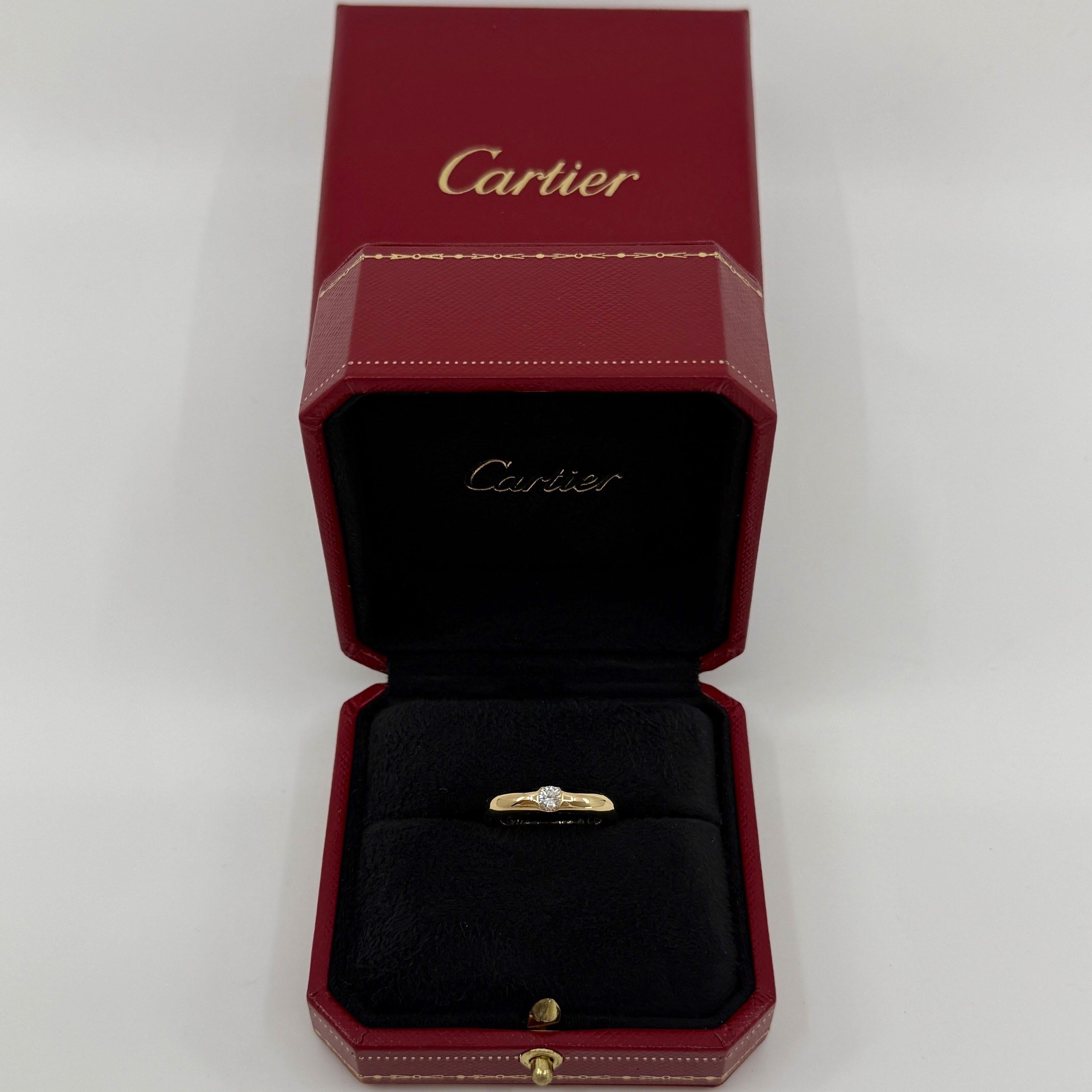 Anello solitario d'epoca Cartier con diamante naturale a taglio brillante rotondo in oro giallo 18 ct.

Stupendo anello in oro giallo con incastonato un bel diamante rotondo naturale da 0,25ct (con marchio). Colore E/F, purezza VVS1, con un