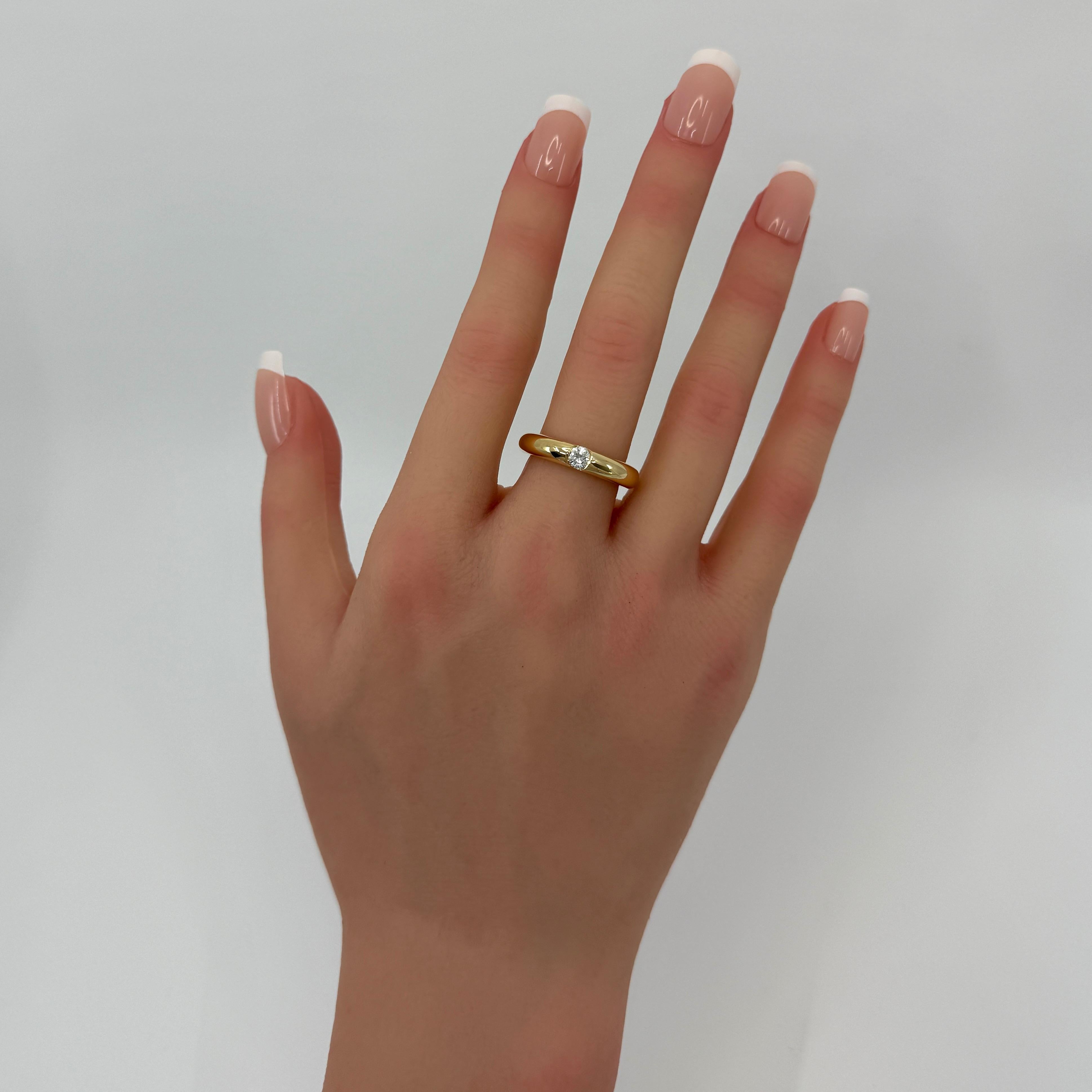 Women's or Men's Vintage Cartier Round 0.25ct Diamond Ellipse 18k Yellow Gold Solitaire Band Ring For Sale